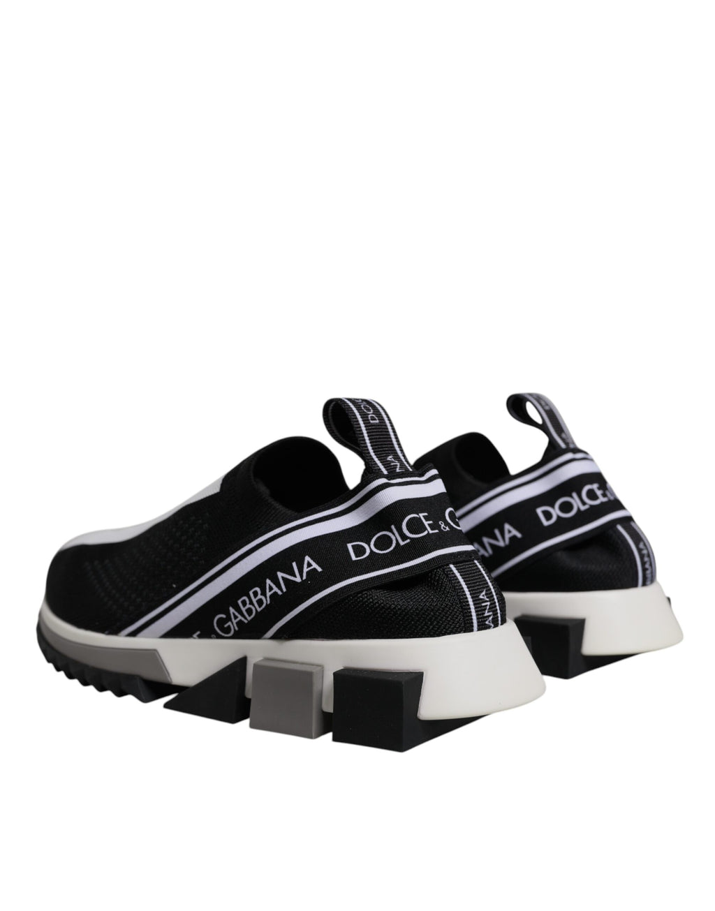 Chaussures sneakers Dolce & Gabbana Sorrento noires et blanches, slip-on, vue de face avec détails de design modernes.