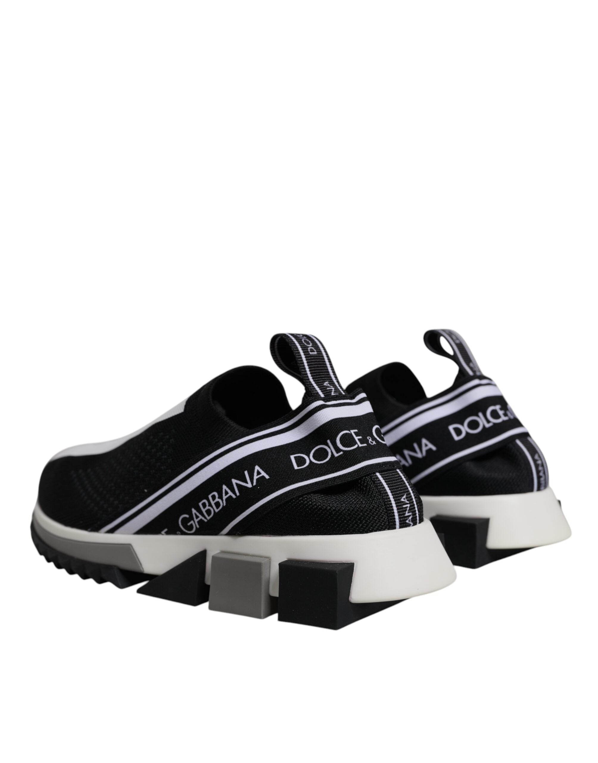 Chaussures sneakers Dolce & Gabbana Sorrento noires et blanches, slip-on, vue de face avec détails de design modernes.