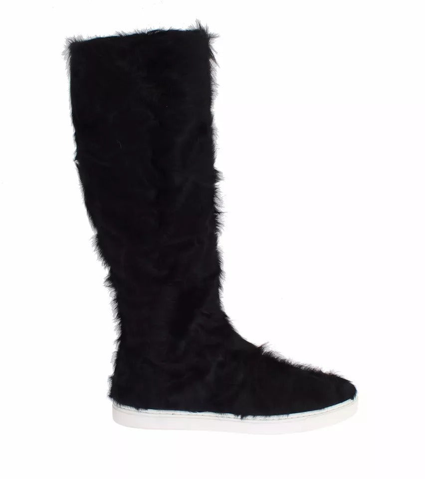 Bottes en cuir et fourrure d'agneau noires Dolce & Gabbana Xiangao, élégantes et modernes, visibles en gros plan.