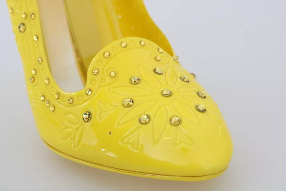 Chaussures à talons jaunes Dolce & Gabbana Cinderella avec cristaux, élégantes et brillantes, vues de côté.