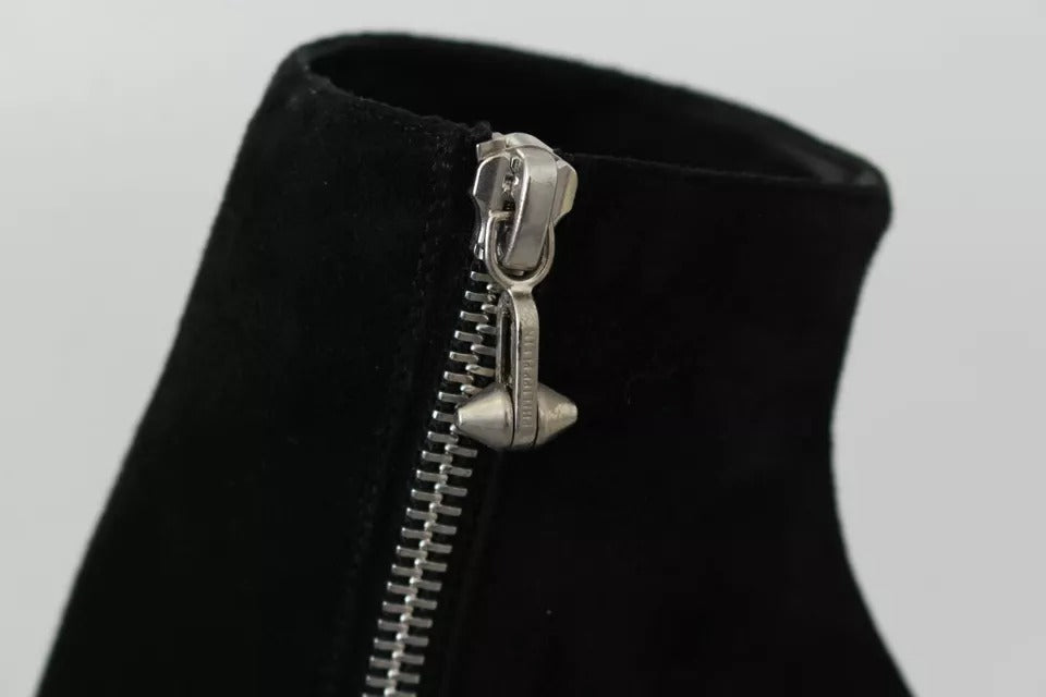 Chaussures Philipp Plein bottines en daim noir à talons, semelles avec studs, style élégant et tendance.