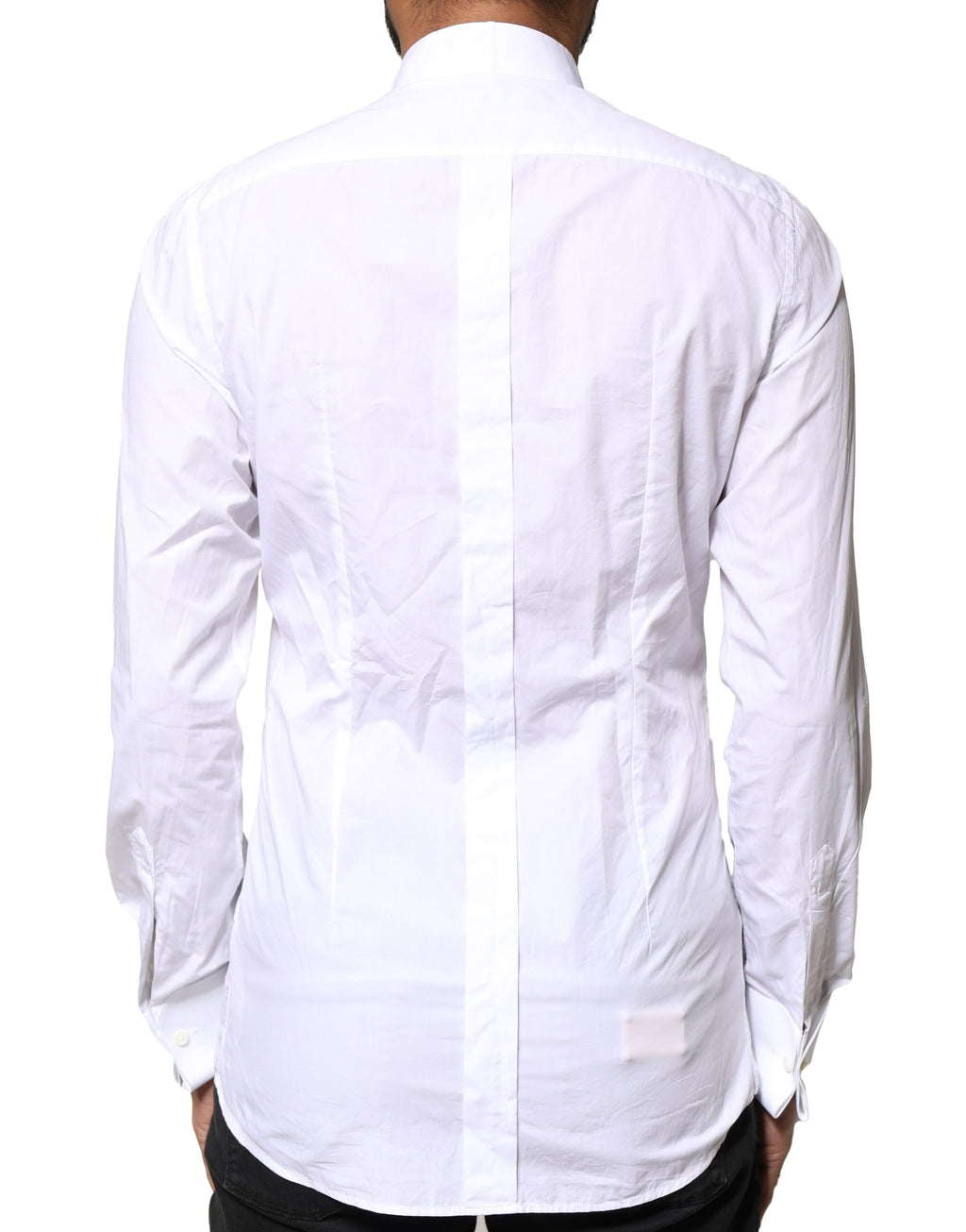 Chemise formelle Dolce & Gabbana en coton blanc avec détails en or, vue de face sur le mannequin.