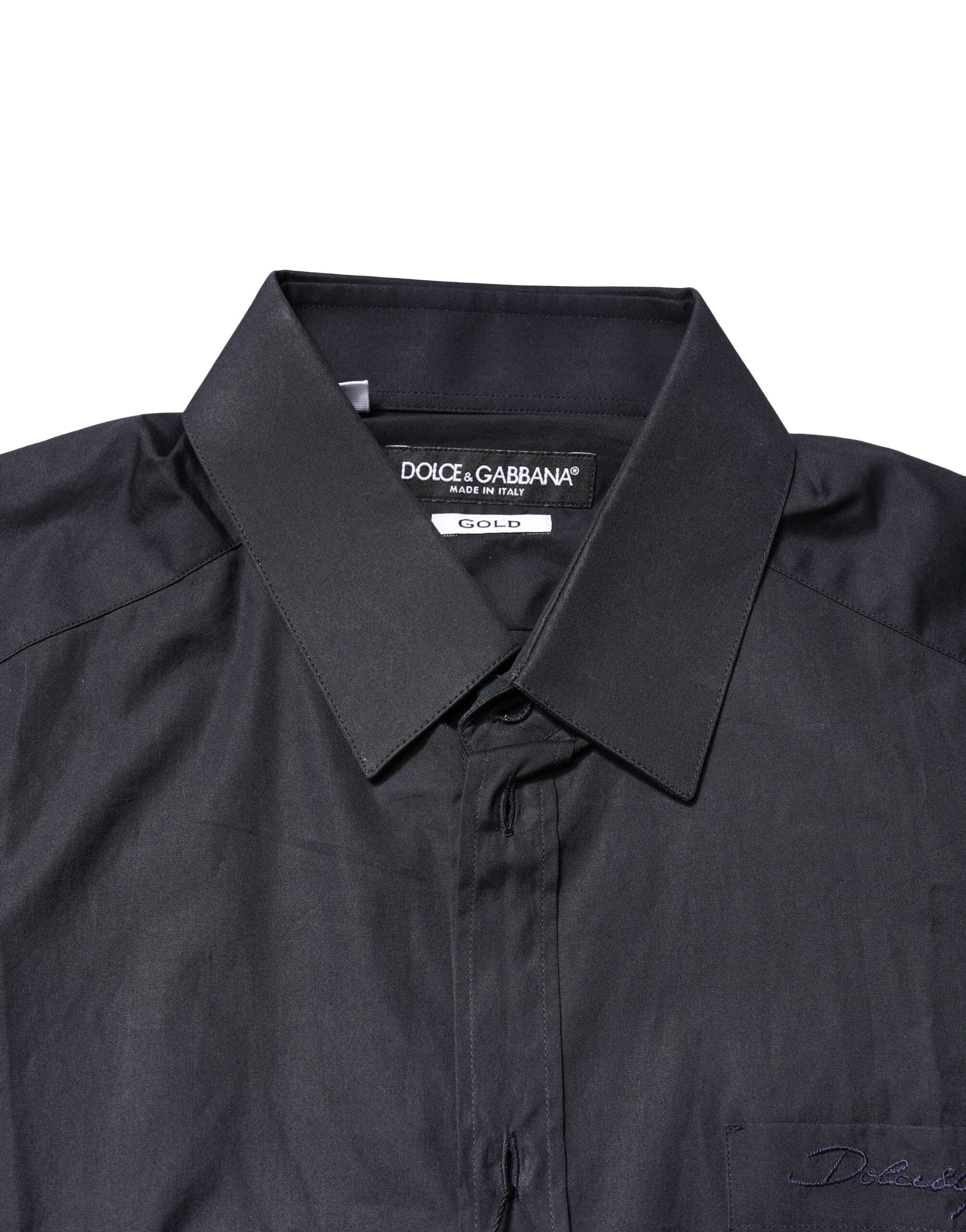 Chemise longue Dolce & Gabbana en coton bleu foncé avec détails dorés à manches longues, élégante et sophistiquée.