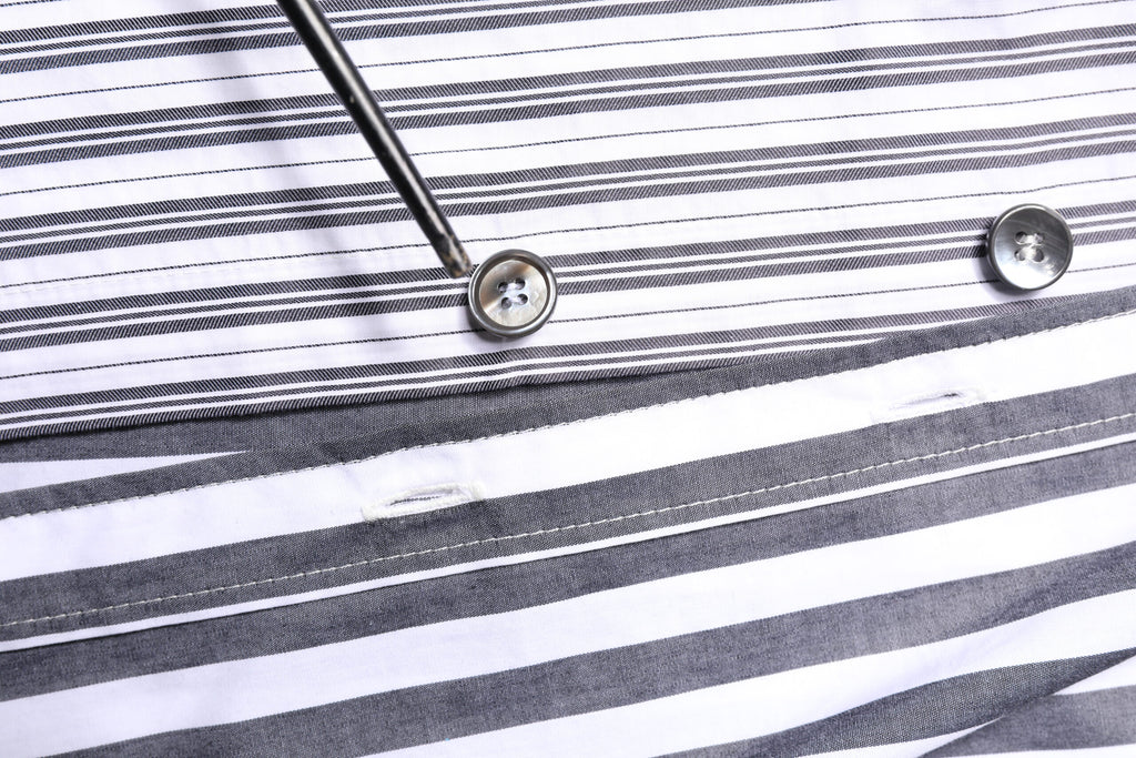 Chemise décontractée à rayures multicolores de Dolce & Gabbana avec boutons, style casual et tissu léger visible en image.