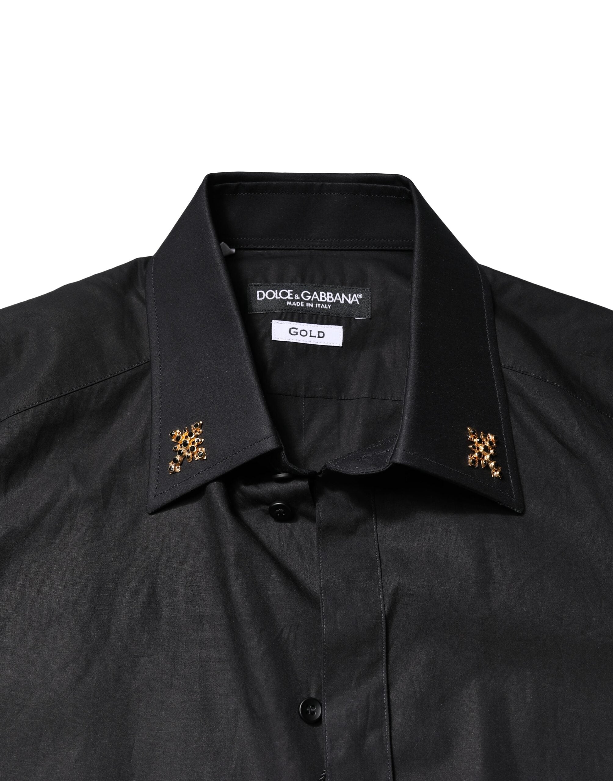 Chemise homme Dolce & Gabbana noire avec croix dorée ornée de bijoux, élégante et sophistiquée.