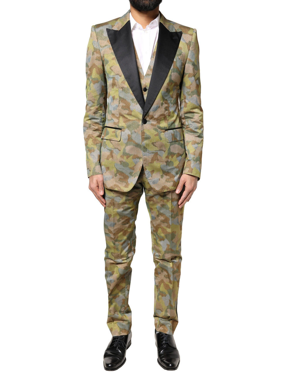 Costume Dolce & Gabbana Sicilia en camo multicolore, comprenant trois pièces, avec motifs tendance et coupe élégante.