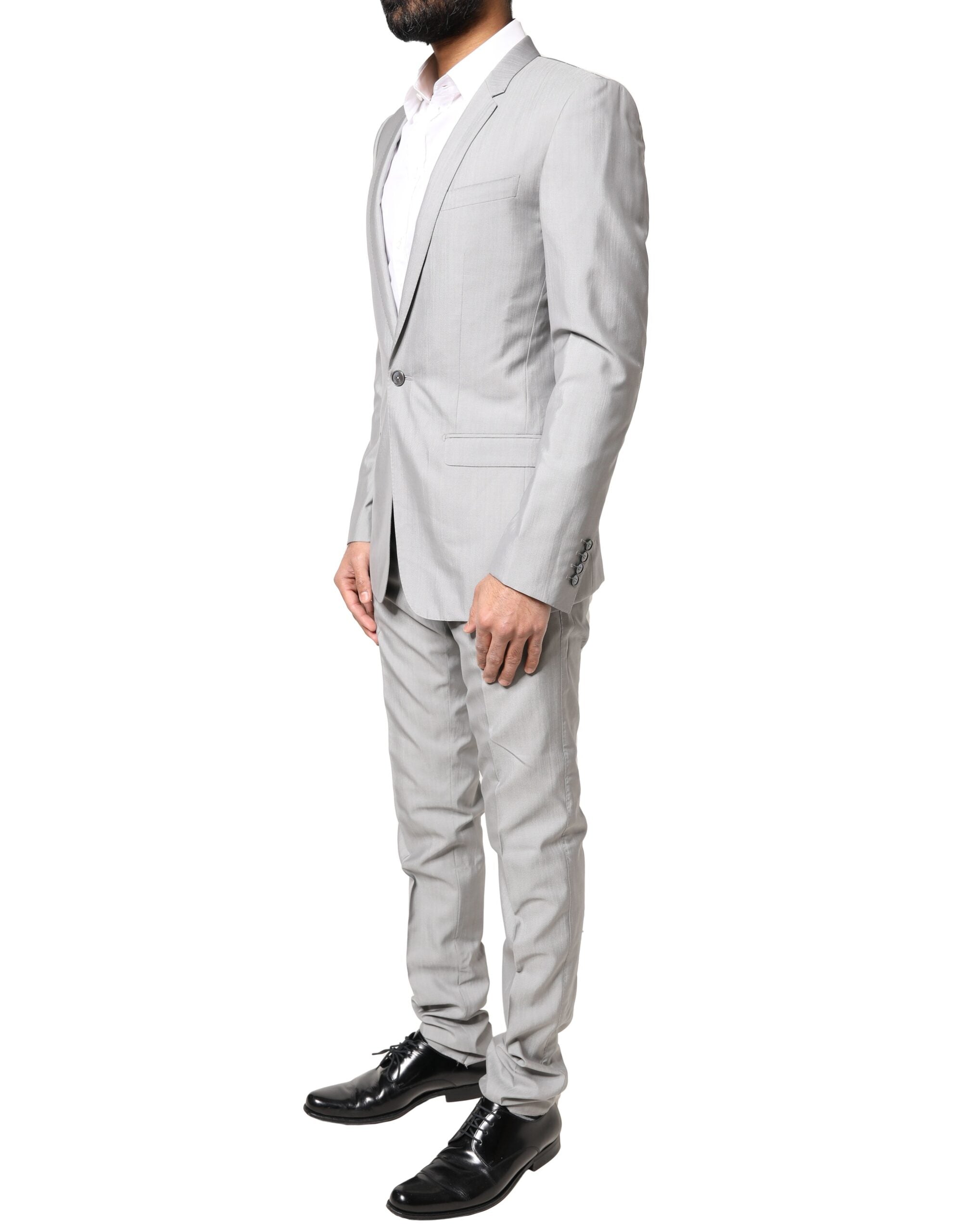 Costume formel en laine gris clair Dolce & Gabbana, ensemble deux pièces avec détails dorés, élégance sophistiquée.