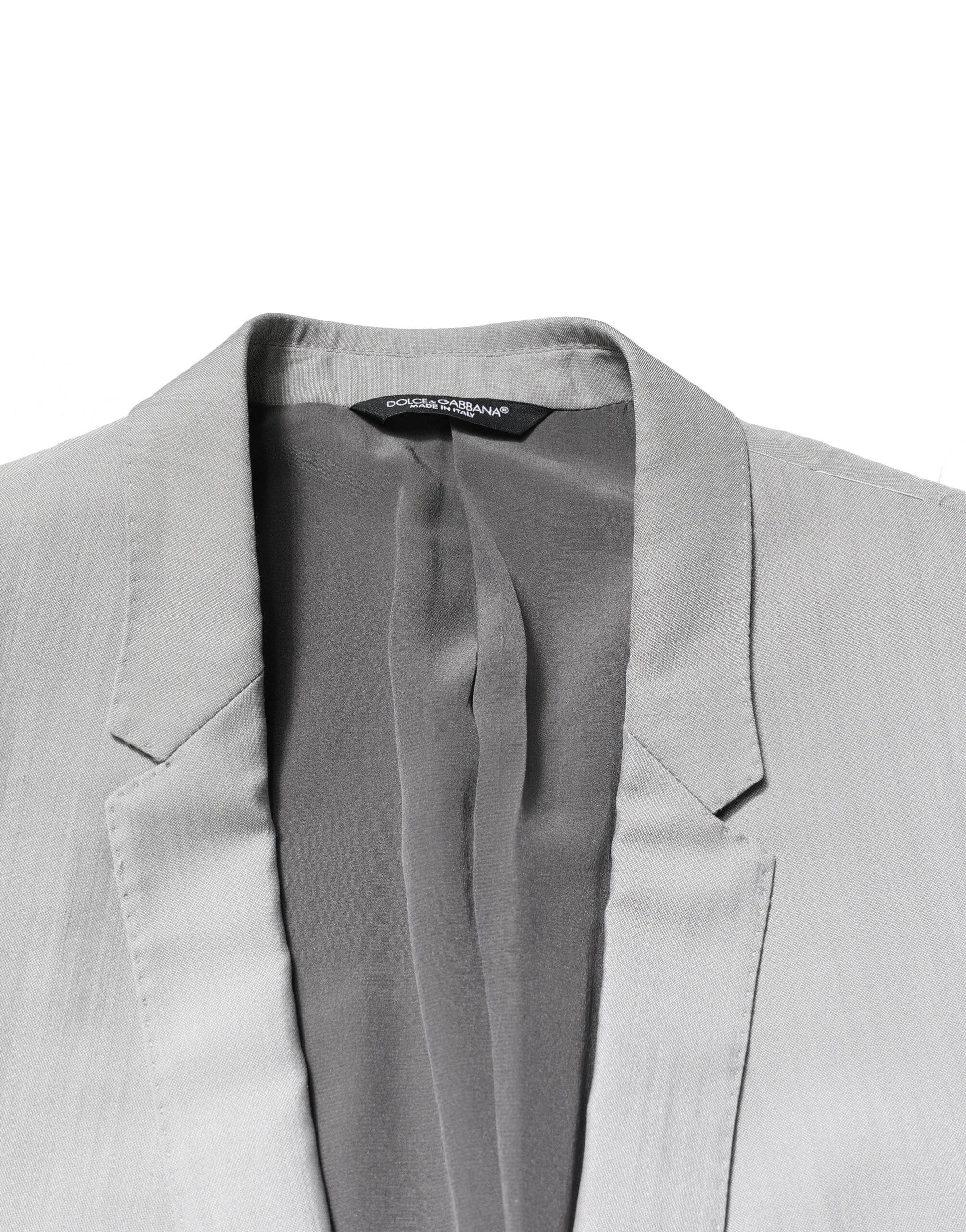 Costume deux pièces en laine gris clair Dolce & Gabbana, élégant et formel, avec détails en or, pour homme.