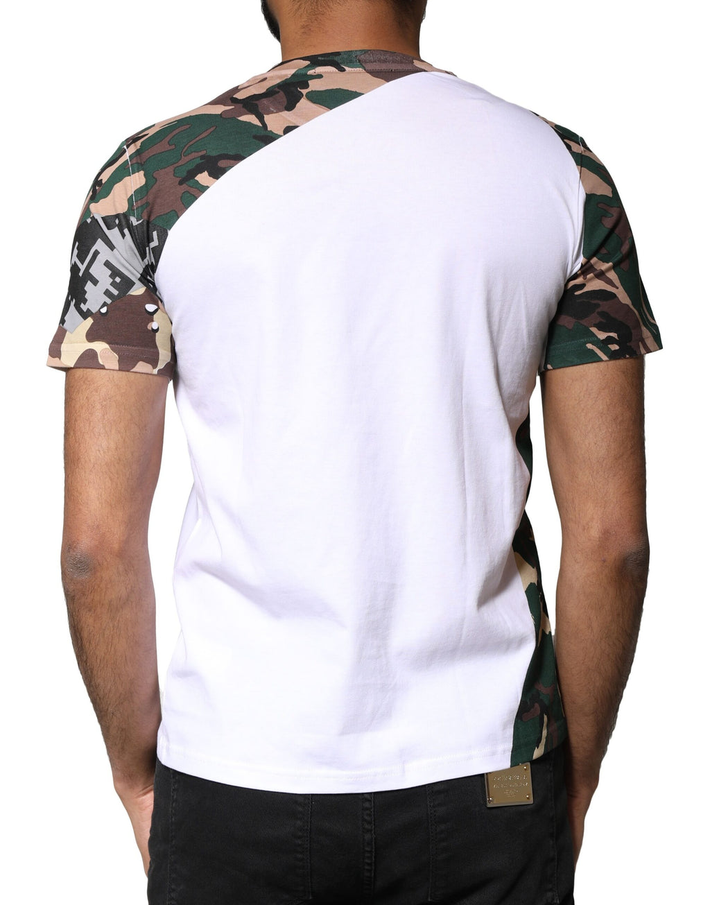 T-shirt blanc Dolce & Gabbana avec motif camouflage étoiles et col rond, vue de face.