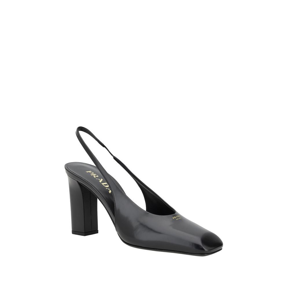 Chaussures Prada noires en cuir de veau, escarpins élégants avec talons pour femmes.