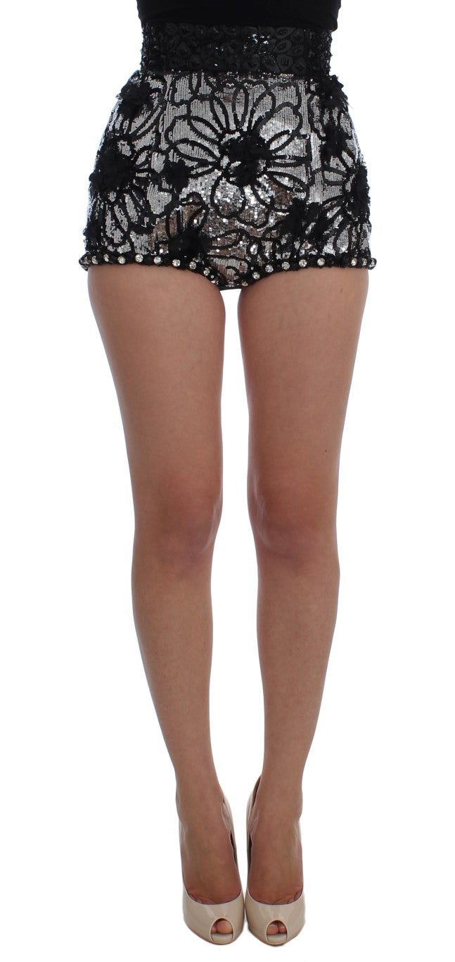 Mini short noir Dolce & Gabbana avec sequins et cristaux, mettant en valeur un style élégant et brillant.