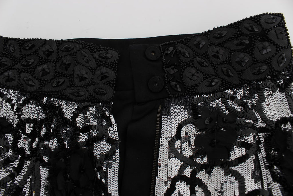 Mini shorts noirs Dolce & Gabbana ornés de sequins et de cristaux, mode élégante et brillante pour femmes.