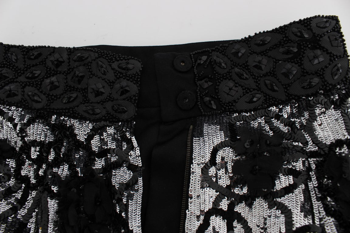 Mini shorts noirs Dolce & Gabbana ornés de sequins et de cristaux, mode élégante et brillante pour femmes.