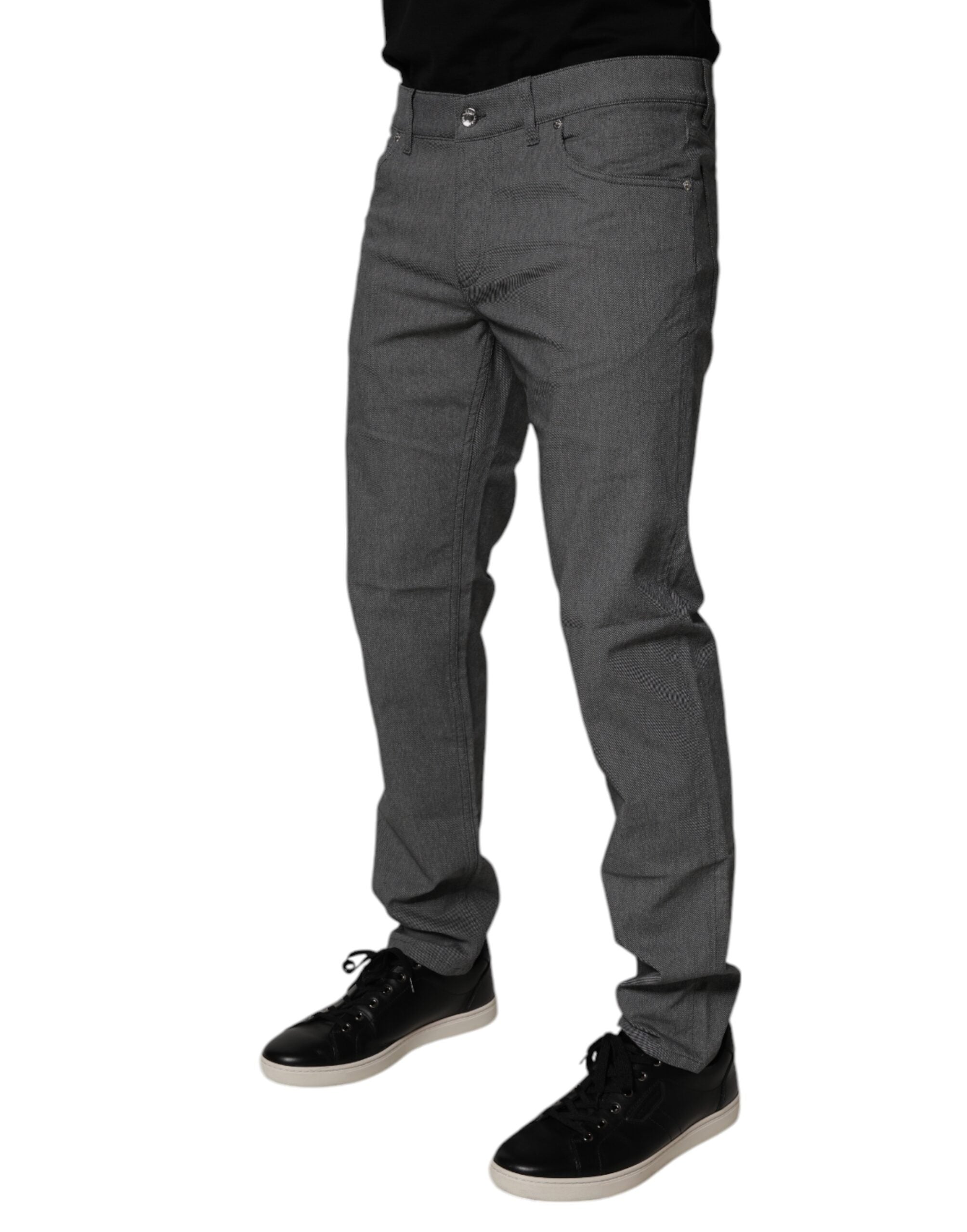 Jeans skinny en denim gris en coton stretch Dolce & Gabbana, ajustés et modernes, visibles sur cette image.