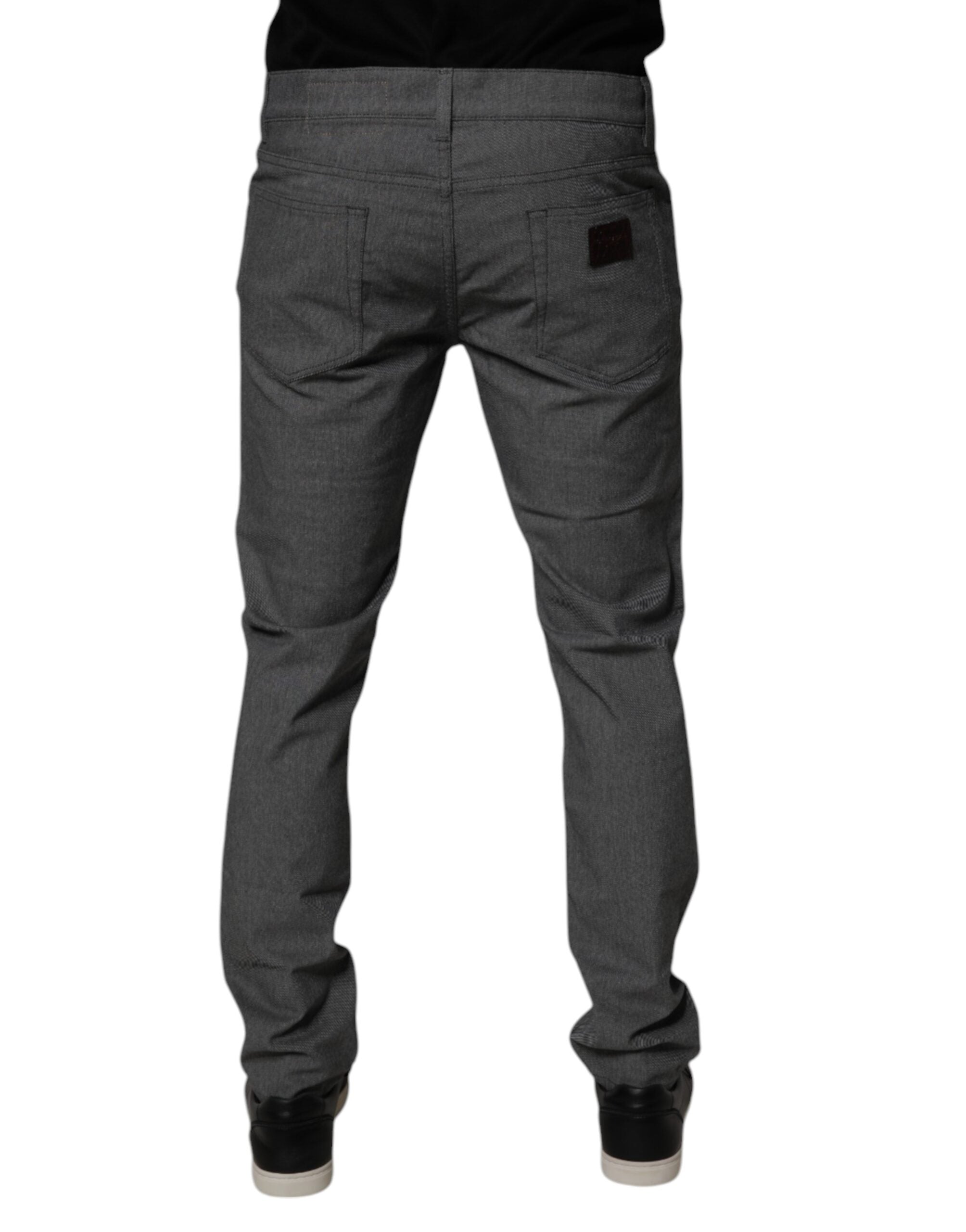 Jeans skinny en coton stretch gris de la marque Dolce & Gabbana, coupe ajustée et détails modernes visibles.