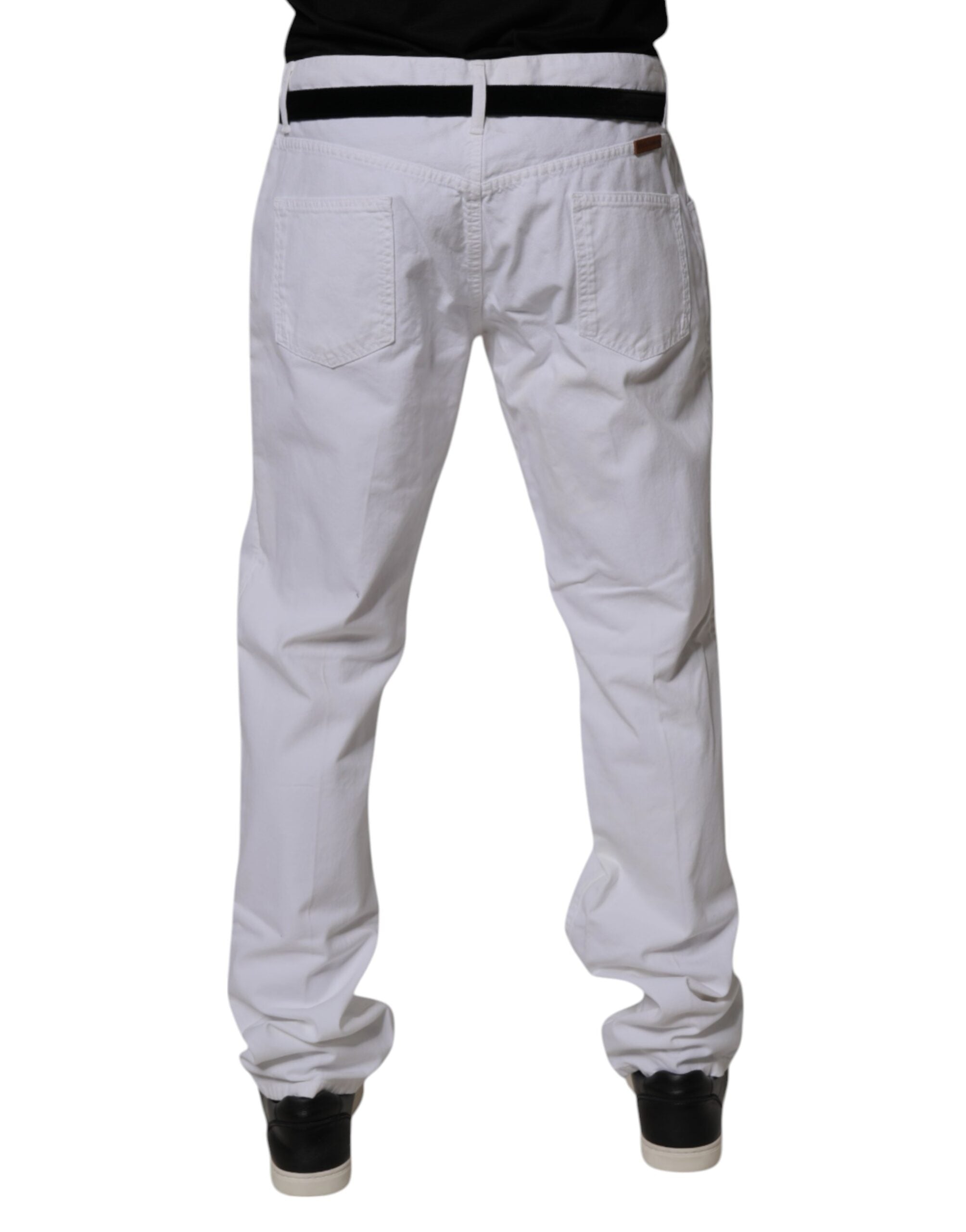 Jeans homme en coton blanc Dolce & Gabbana, coupe droite, denim léger, détails classiques et style élégant.
