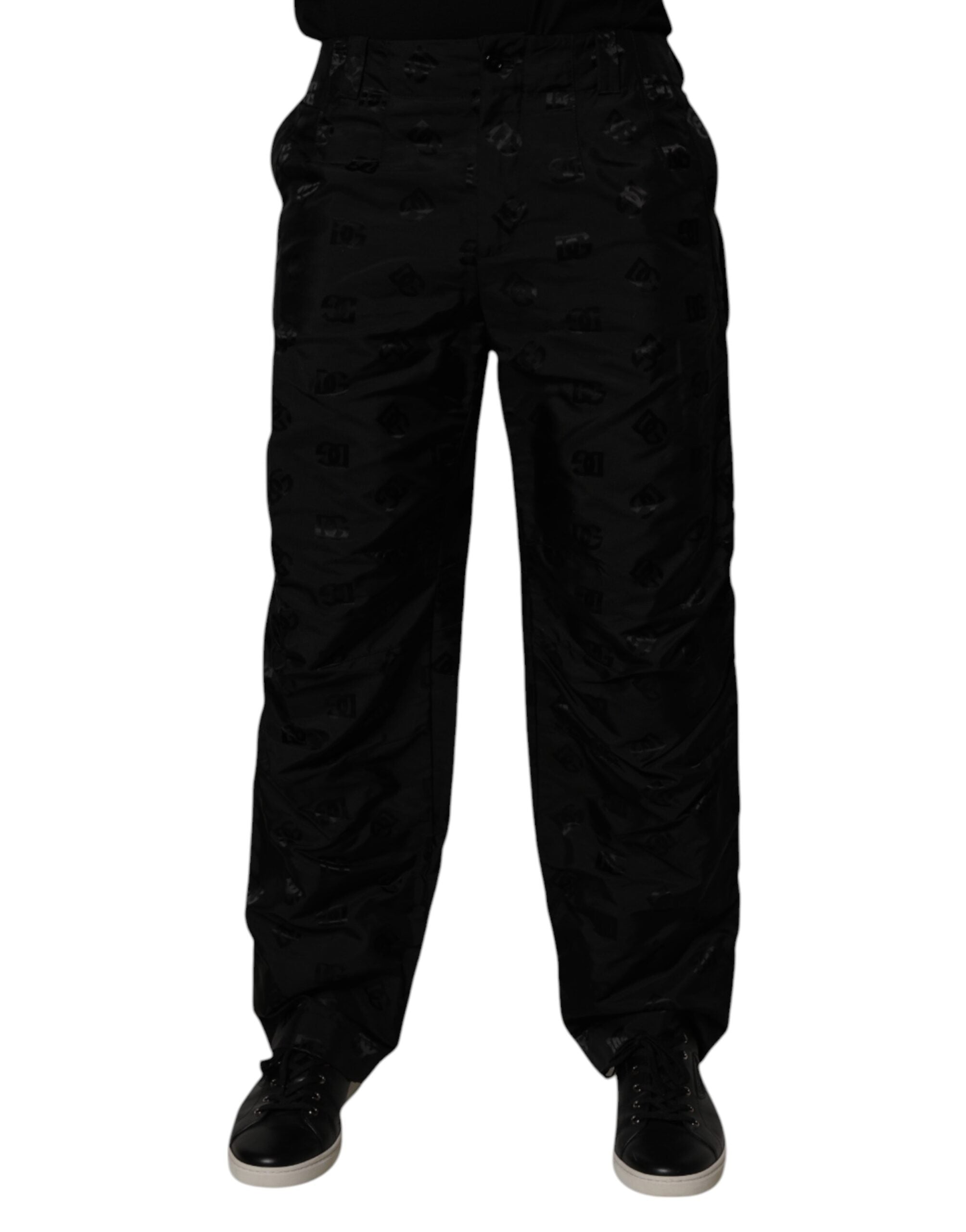 Pantalon droit noir Dolce & Gabbana logo monogramme, style élégant, en tissu doux, visible devant avec logo distinctif.