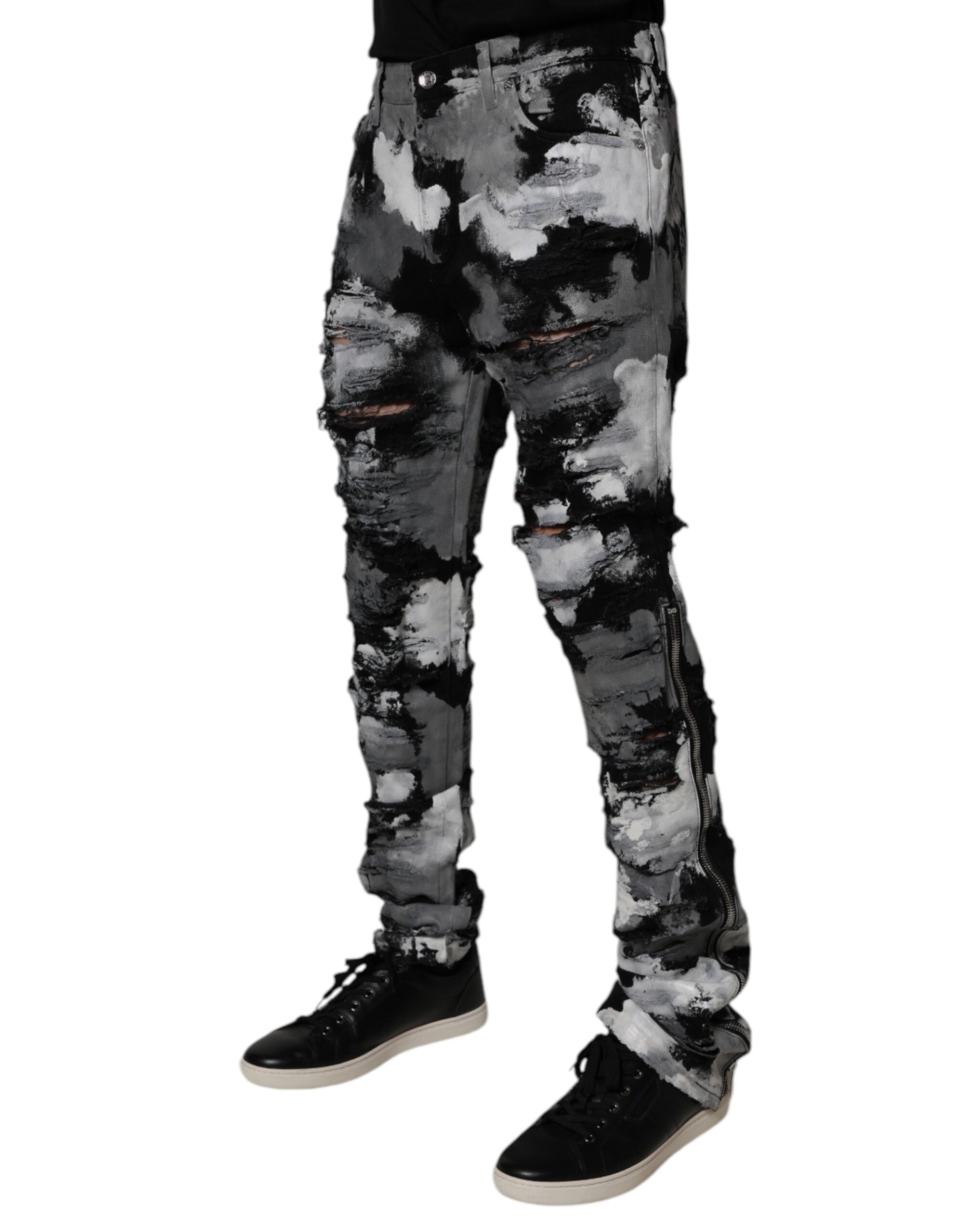 Jeans slim déchirés camouflage multicolore Dolce & Gabbana, denim tendance avec style décontracté.