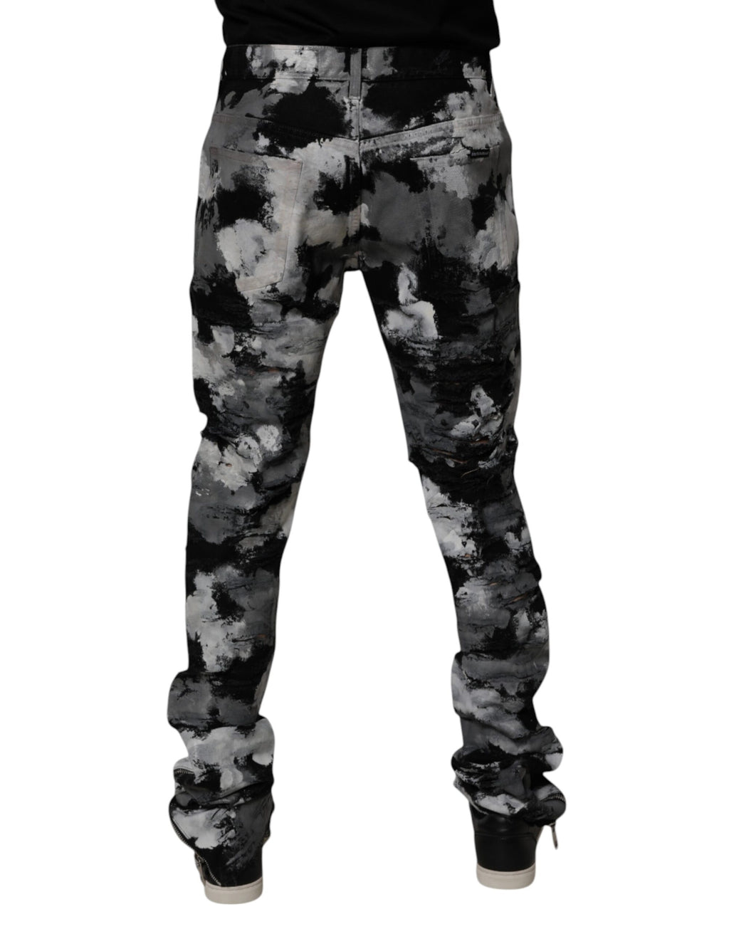 Jean slim multicolore camouflage déchiré Dolce & Gabbana, denim tendance avec motifs colorés et détails usés.