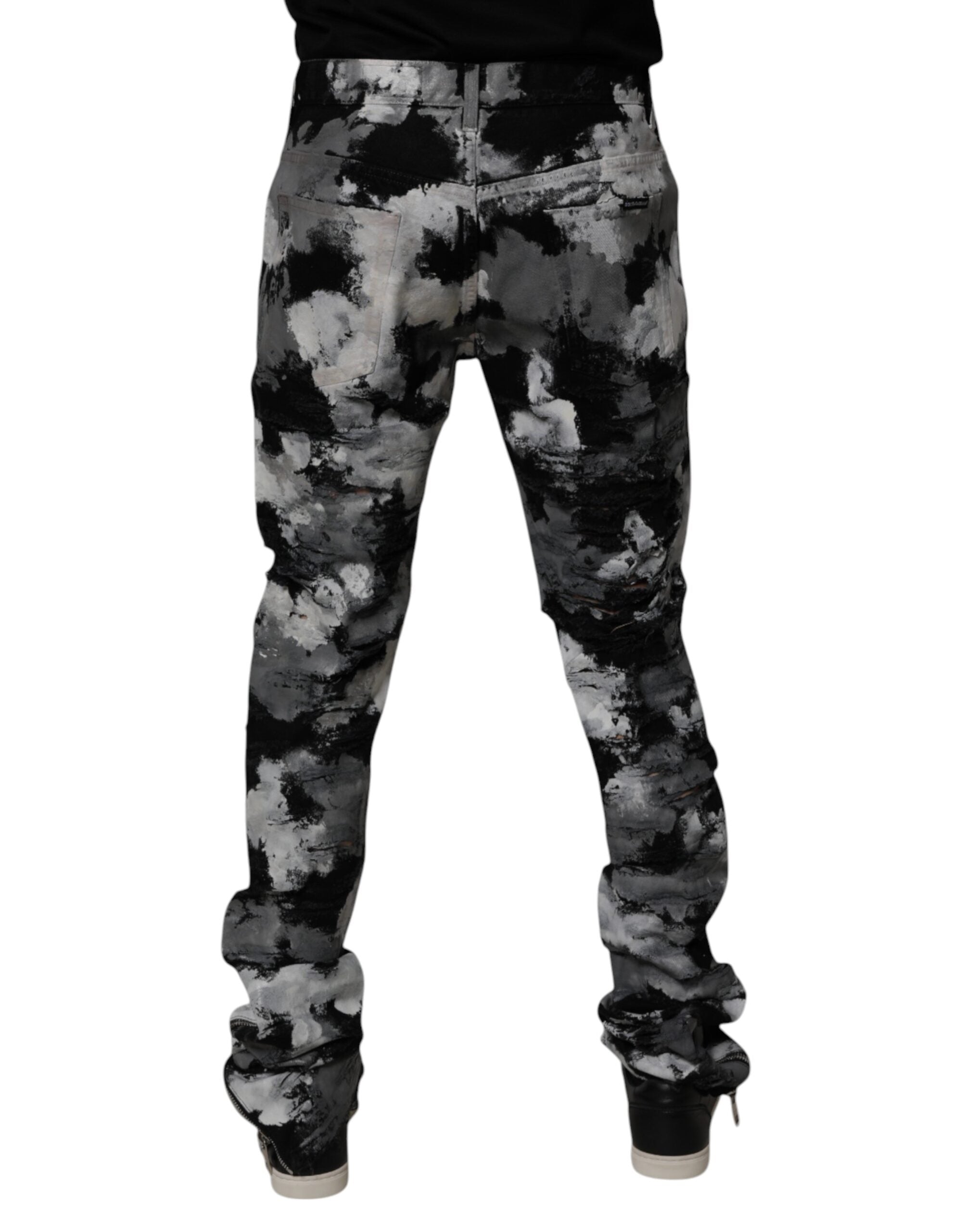 Jean slim multicolore camouflage déchiré Dolce & Gabbana, denim tendance avec motifs colorés et détails usés.