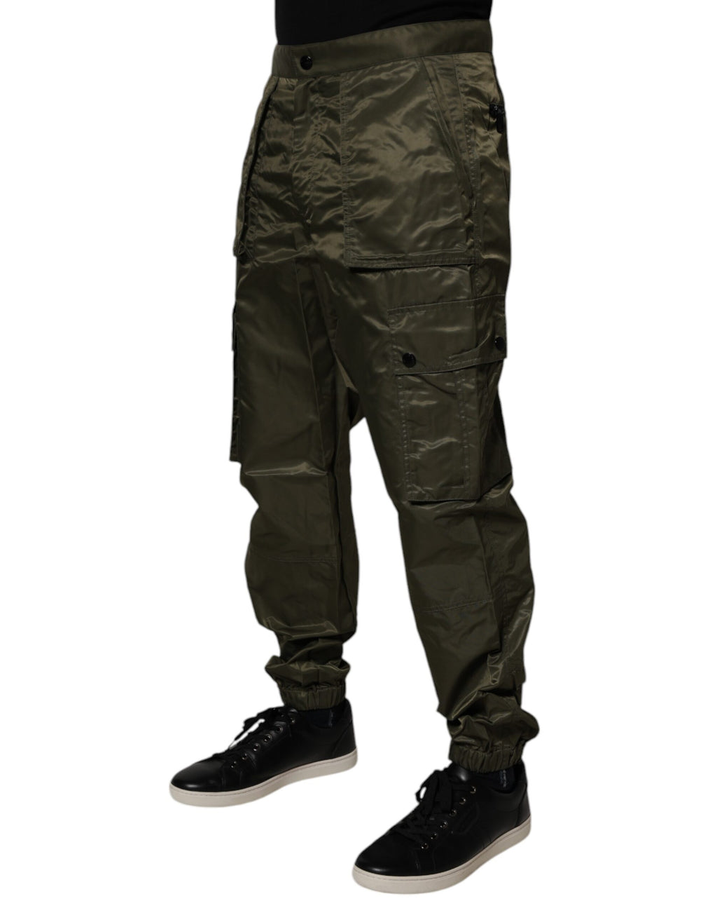 Pantalon cargo en nylon vert foncé de Dolce & Gabbana, style décontracté avec poches latérales et taille ajustable.