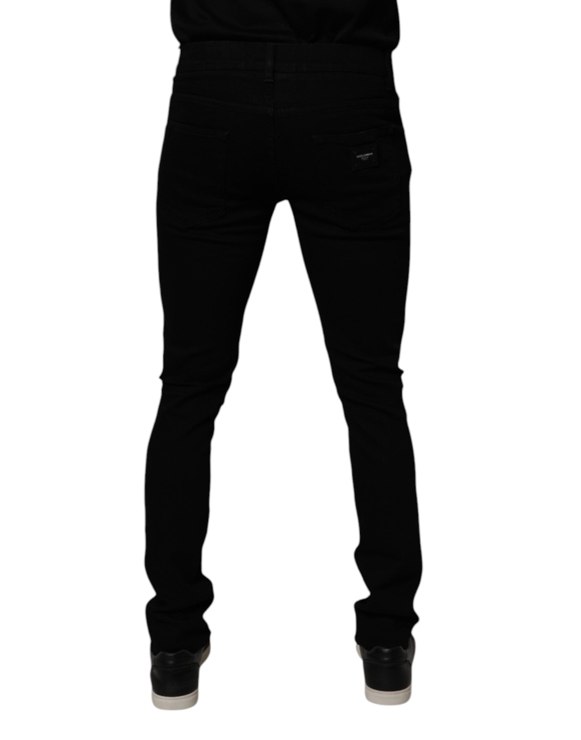 Jeans homme Dolce & Gabbana en coton stretch noir, coupe skinny, denim élégant avec détails modernes.