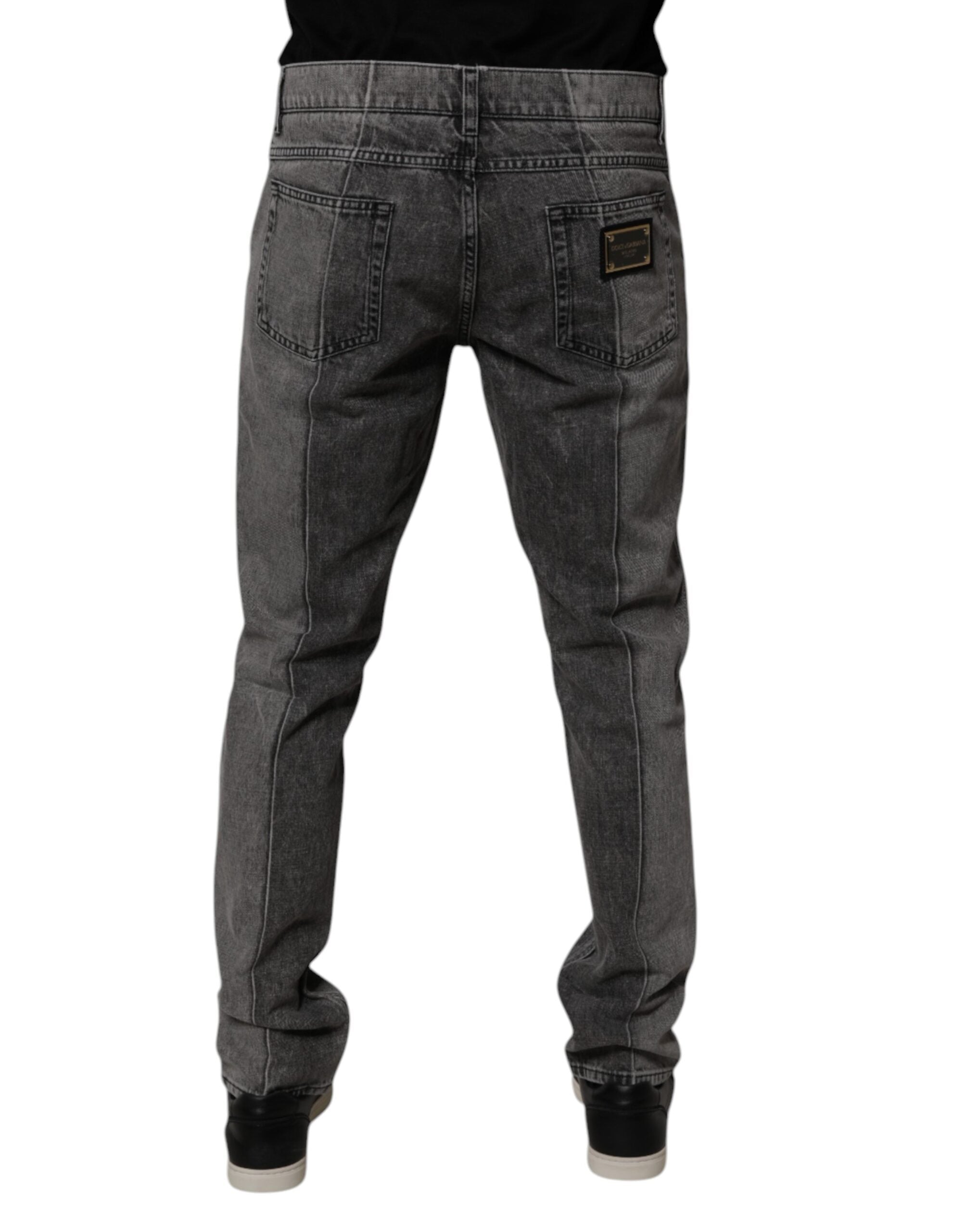 Jeans en denim gris deux tons Dolce & Gabbana en coton, coupe classique, détails modernes, visible sur l'image.
