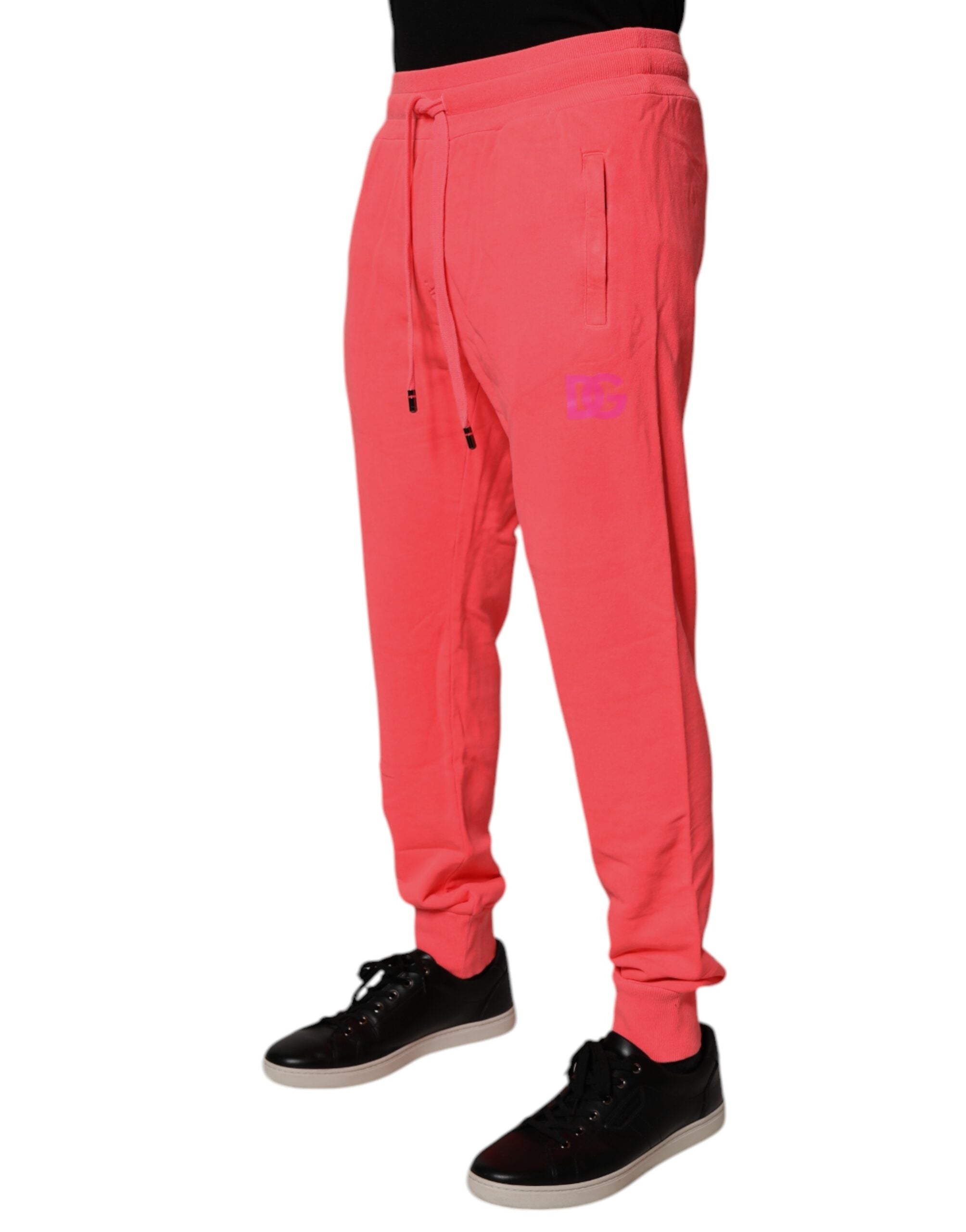 Pantalon jogger en coton rouge néon de Dolce & Gabbana pour homme, sweatpants décontractés avec ceinture élastique.