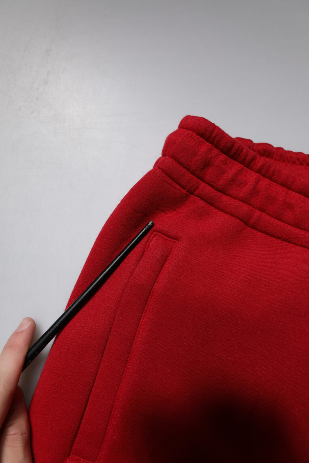 Pantalon de jogging en coton rouge Dolce & Gabbana avec logo DG, pour homme, style décontracté et confortable.