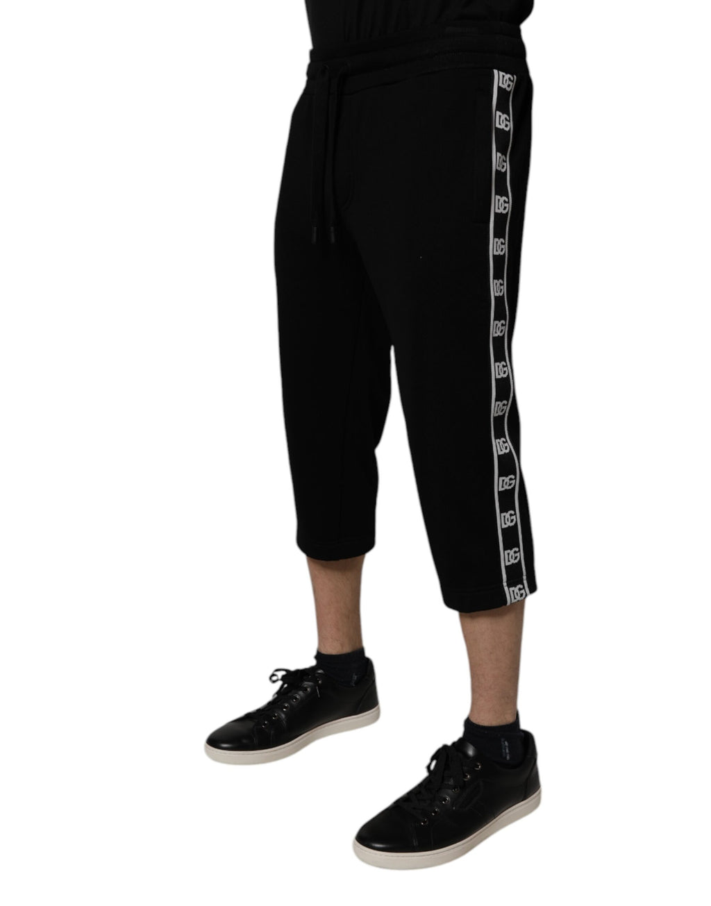 Pantalon Dolce & Gabbana en coton mélangé noir, coupe courte et décontractée, vue de face.