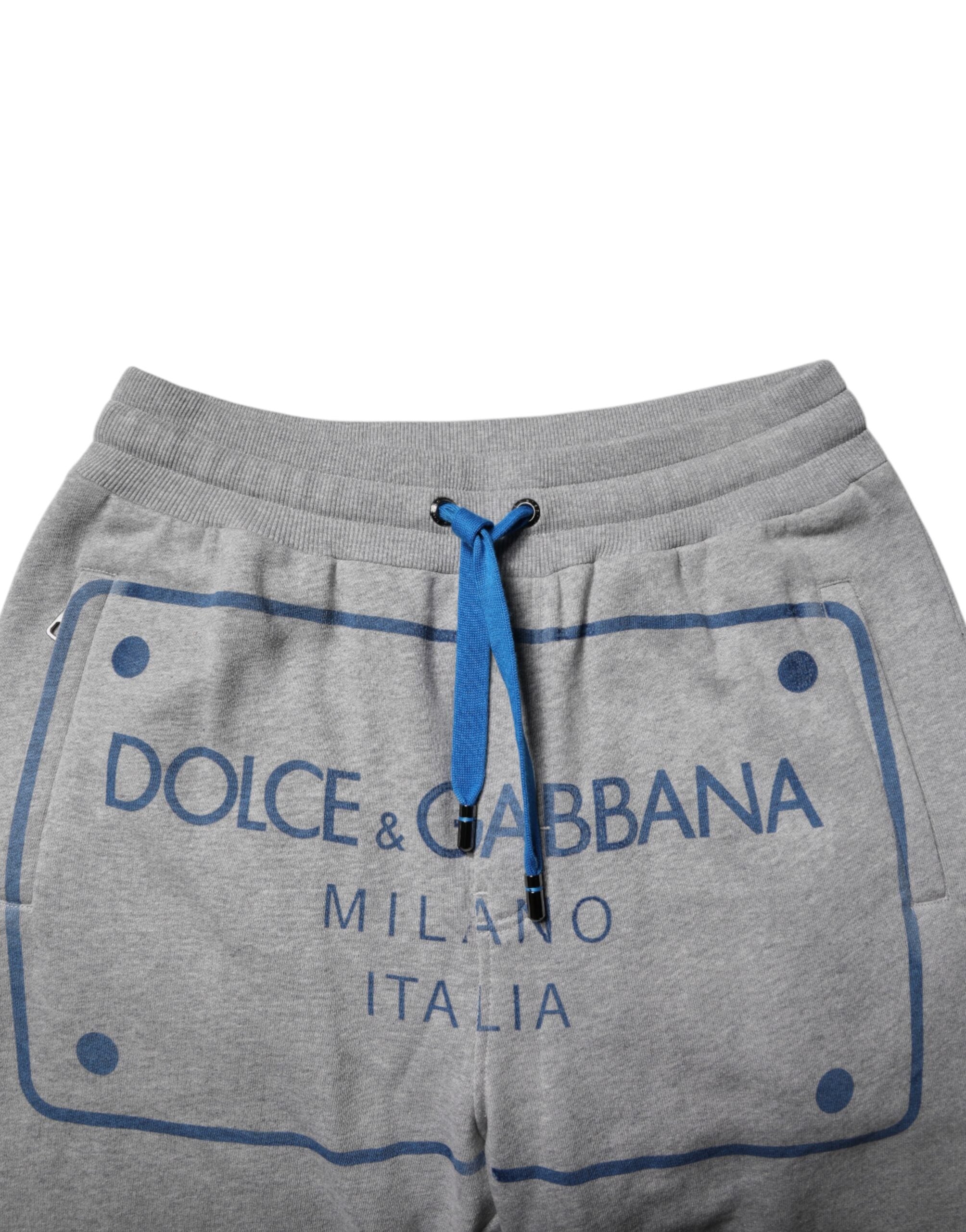 Pantalon jogger pour homme Dolce & Gabbana gris en coton avec logo, style décontracté et confortable.