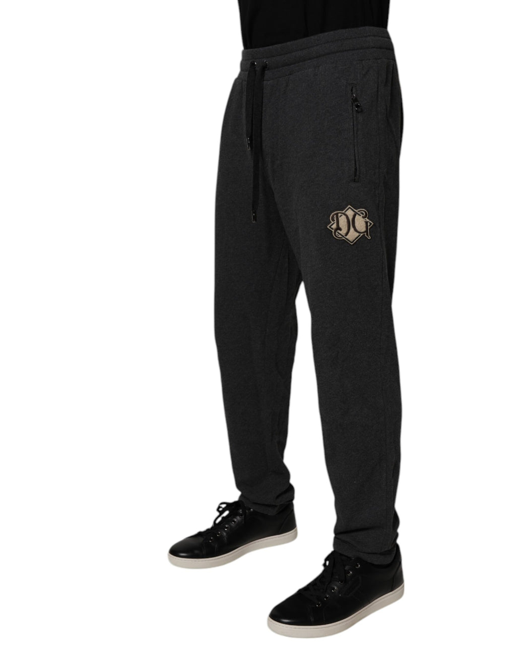 Pantalon sweat Dolce & Gabbana jogger en coton gris foncé avec logo, détente et style moderne.