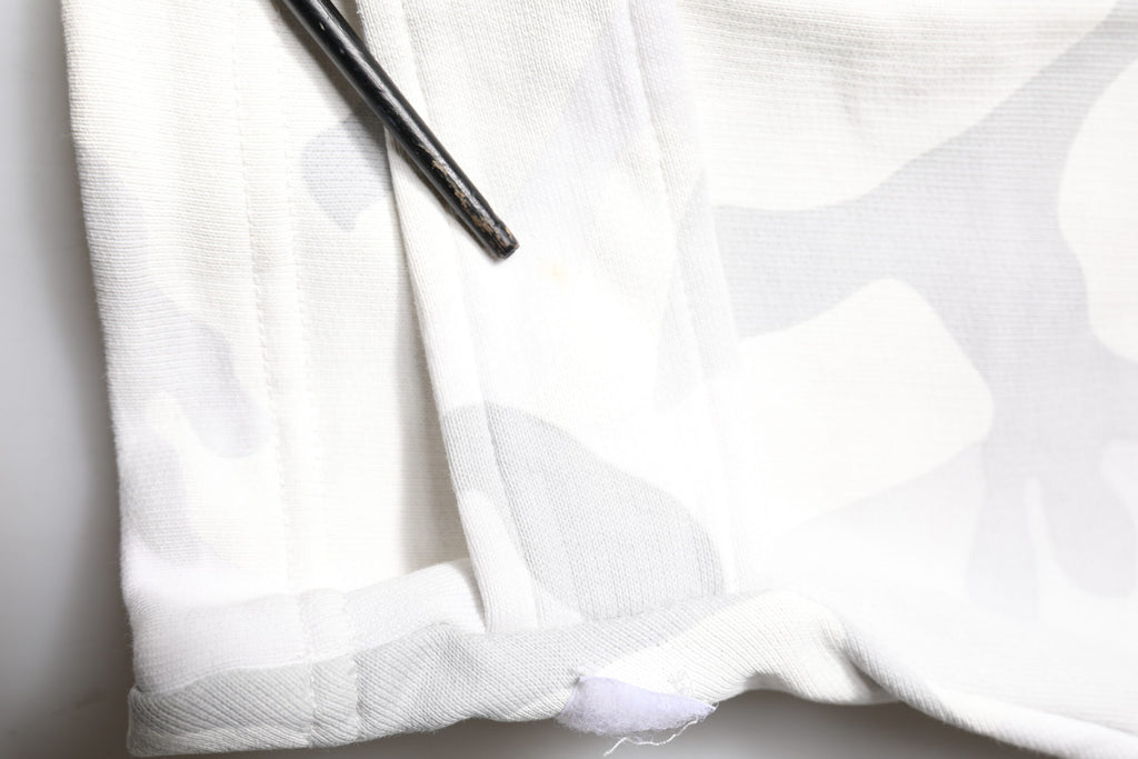 Pantalon cargo jogging blanc Dolce & Gabbana avec motif camouflage, vêtements décontractés pour homme.