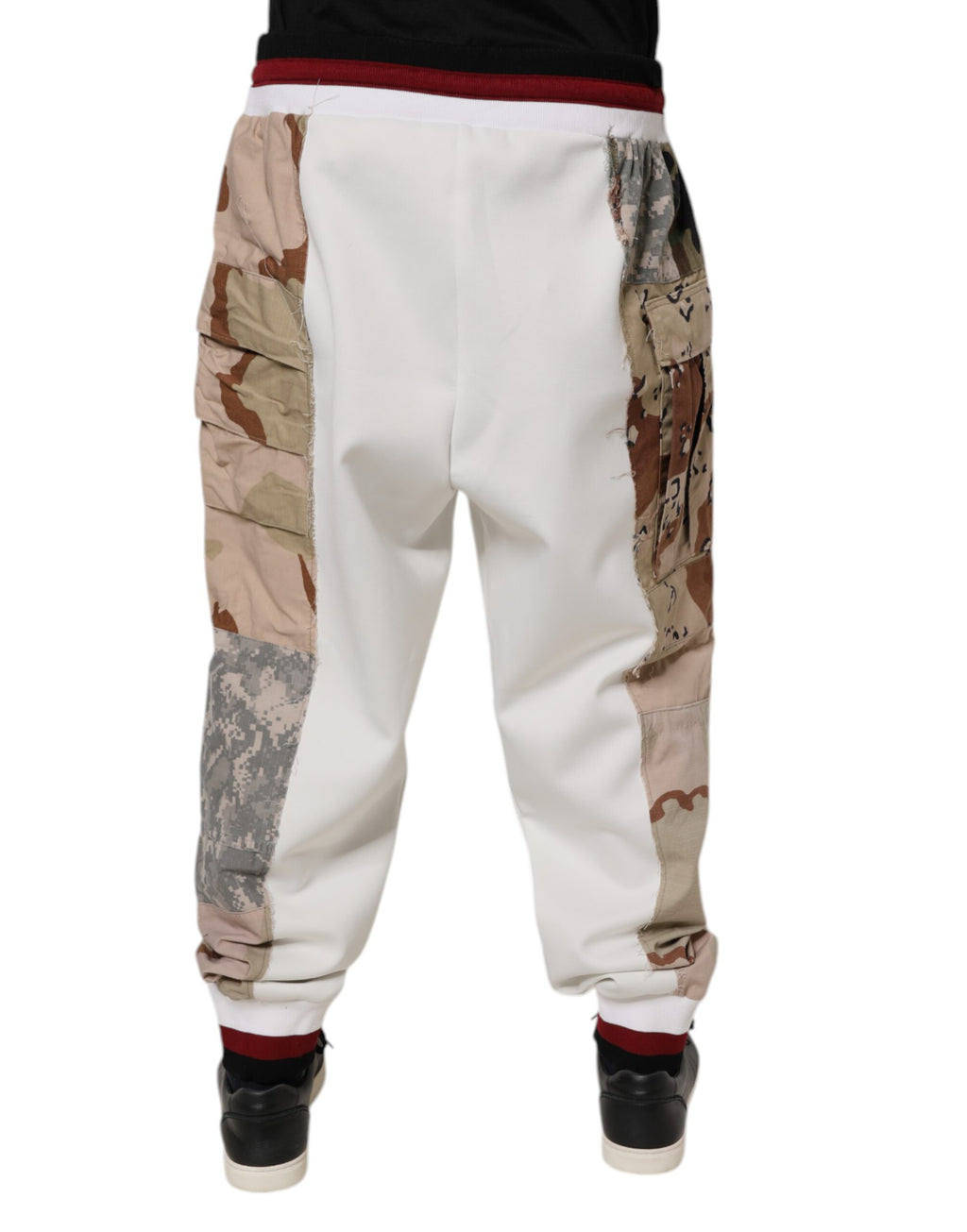 Pantalon de survêtement blanc à patchwork camouflage Dolce & Gabbana, élégant et décontracté, en tissu confortable.