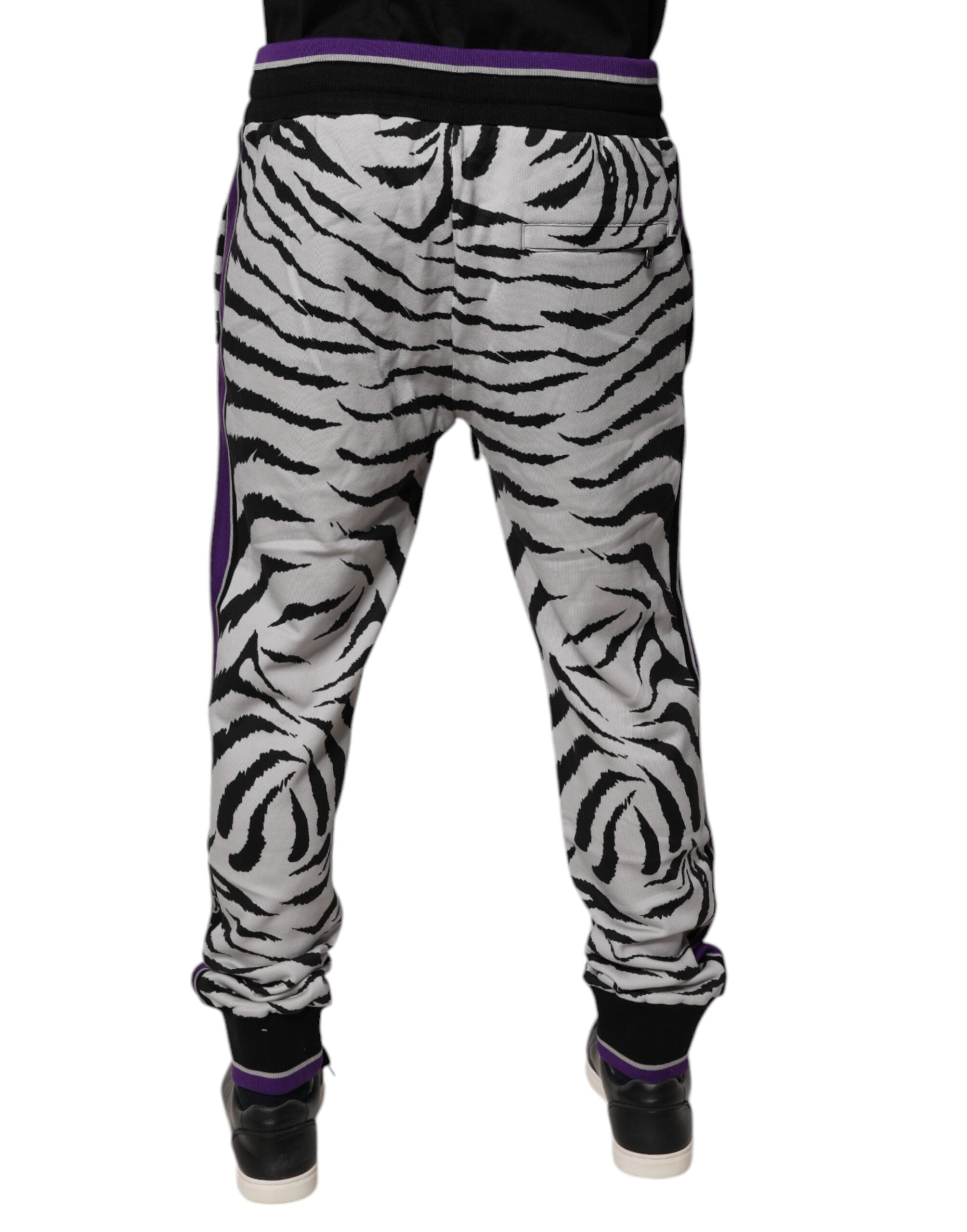 Pantalon jogger Dolce & Gabbana pour hommes en noir et blanc avec motif zèbre, tissu confortable et style décontracté.
