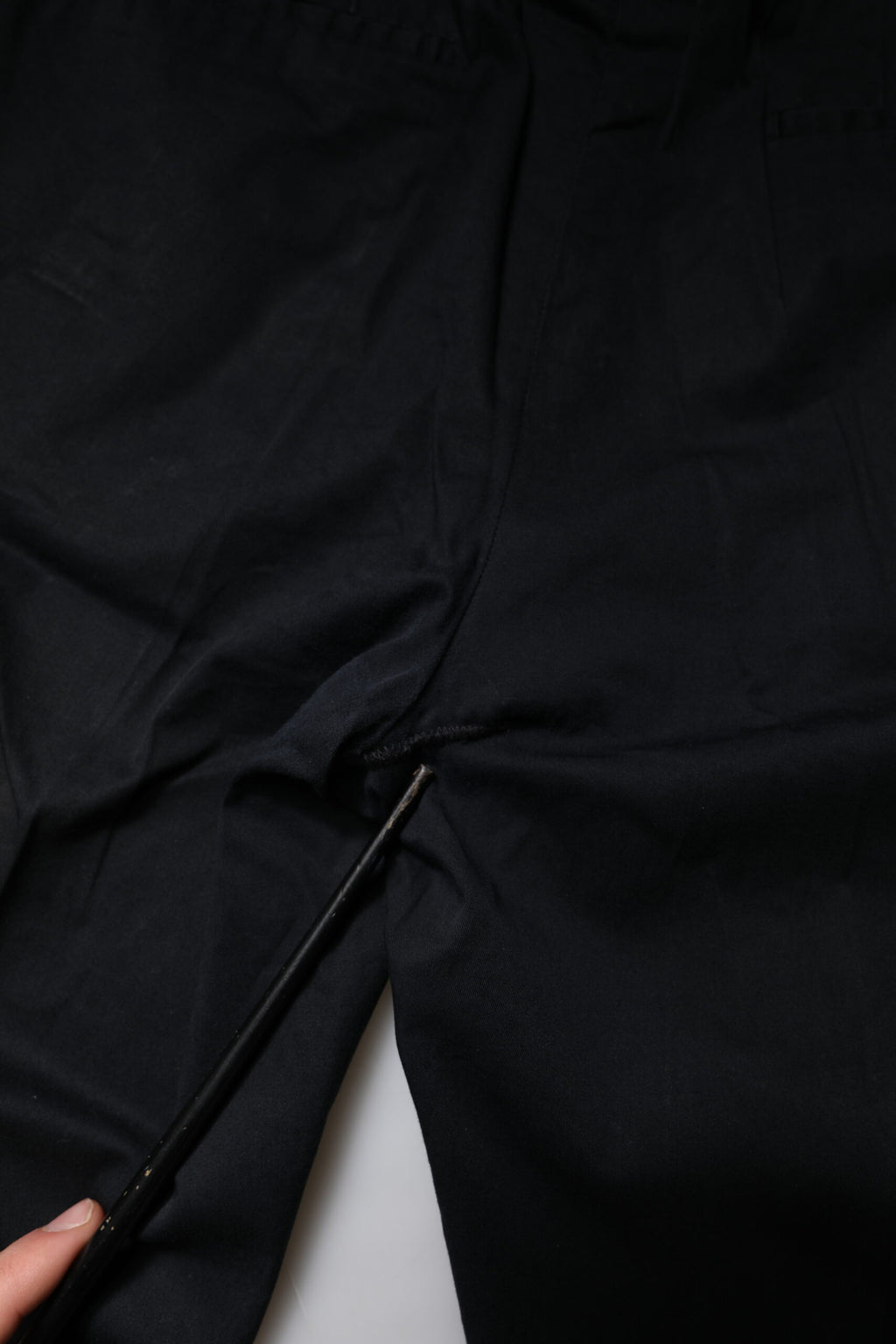 Pantalon noir en coton extensible Dolce & Gabbana, coupe skinny et élégant, parfait pour une tenue formelle.