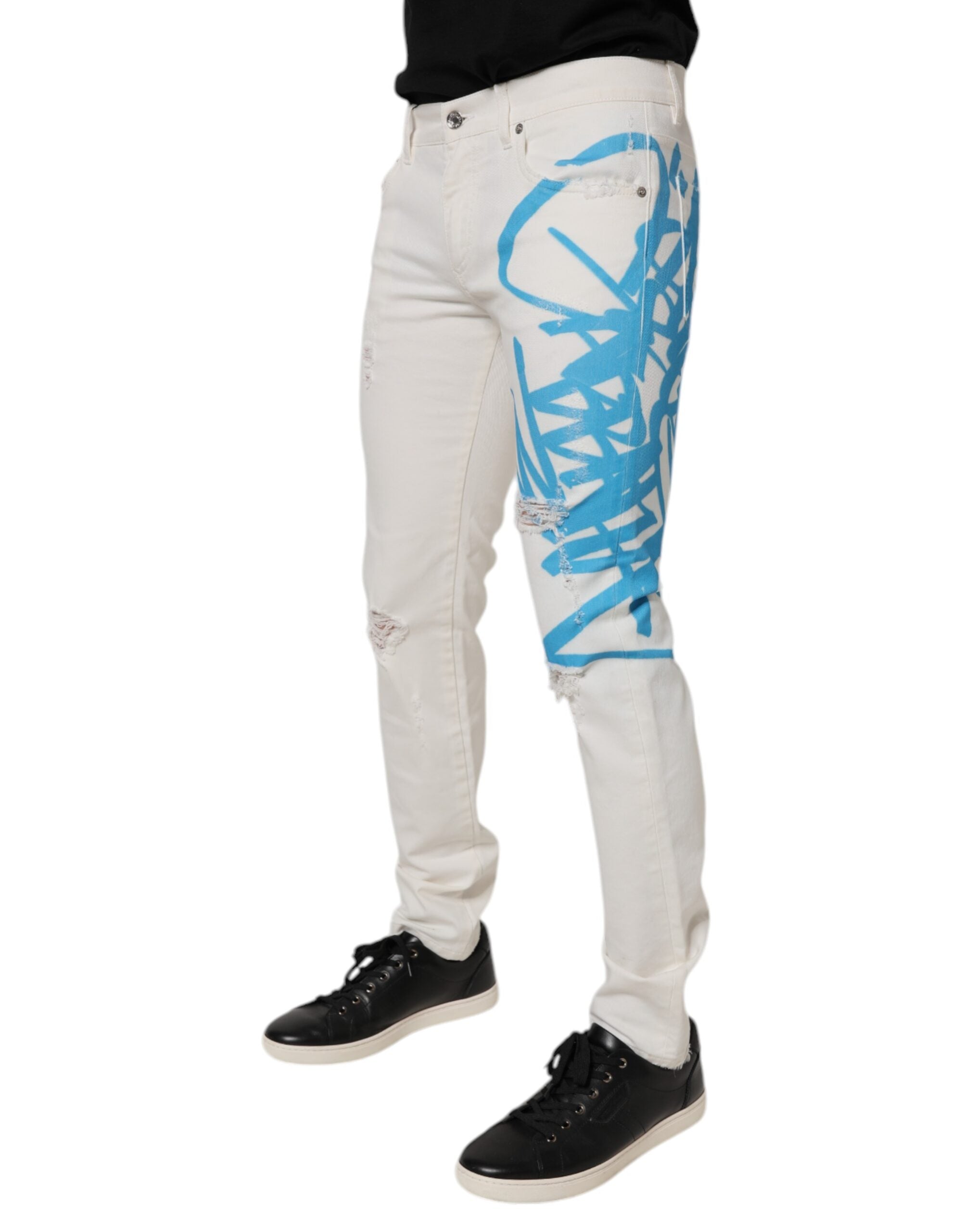 Jeans skinny blancs Dolce & Gabbana avec déchirures et graffiti, style décontracté et tendance pour femme.