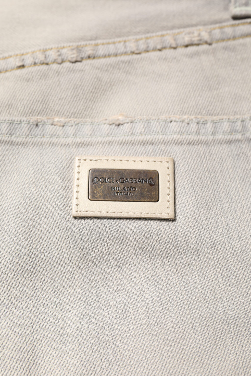 Jeans skinny en denim coton gris clair de Dolce & Gabbana, vêtement slim avec détails modernes et coupe ajustée.