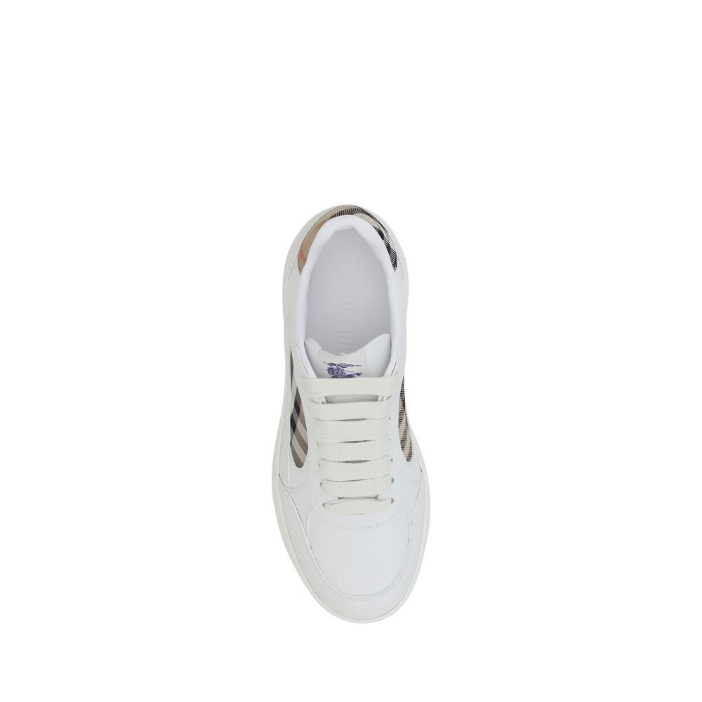 Chaussures sneakers basses en cuir de veau blanc de Burberry Bos Taurus, style décontracté et élégant.