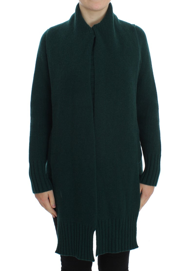 Cardigan en cachemire vert Dolce & Gabbana avec boutons, porté sur un mannequin, tissu doux et tricoté élégant.