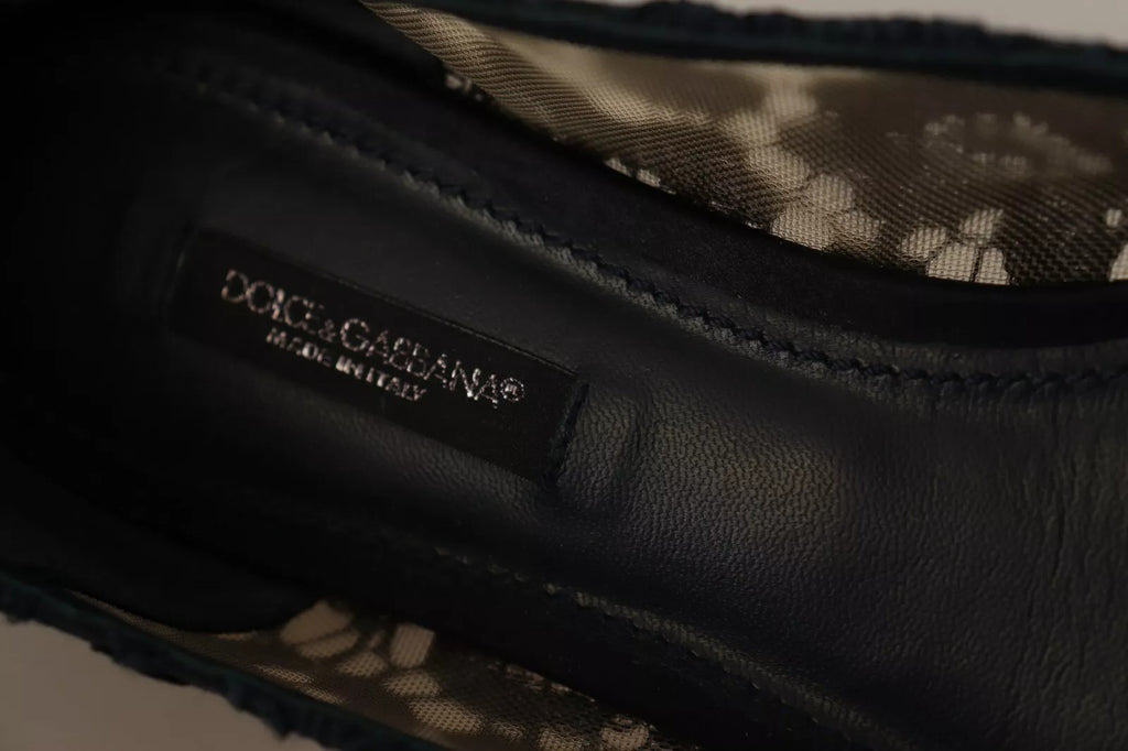 Chaussures ballerines Dolce & Gabbana en daim bleu avec cristaux et lacets, style élégant et sophistiqué.