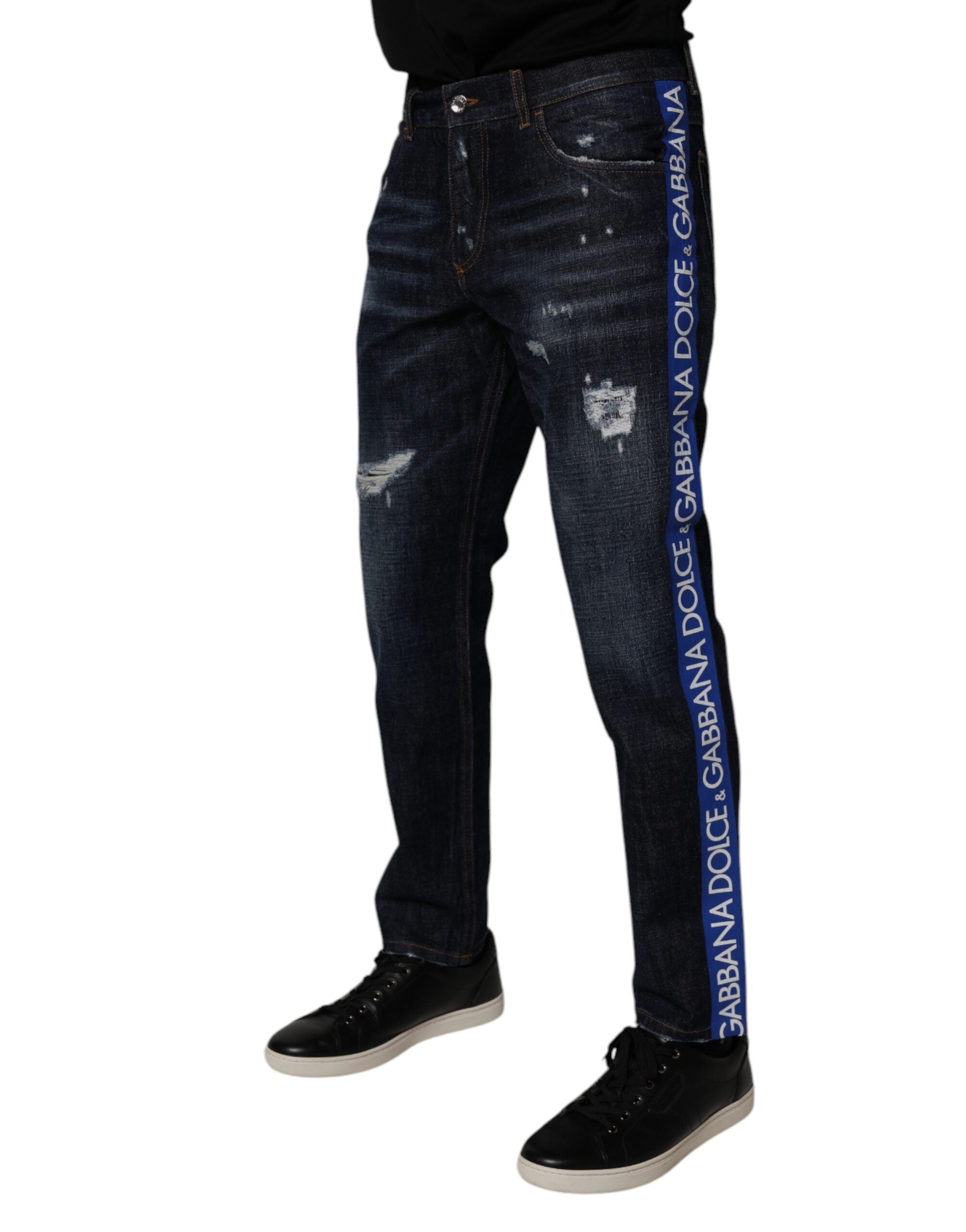 Jeans skinny en denim coton bleu foncé et déchiré de Dolce & Gabbana, style tattered, vue de face.