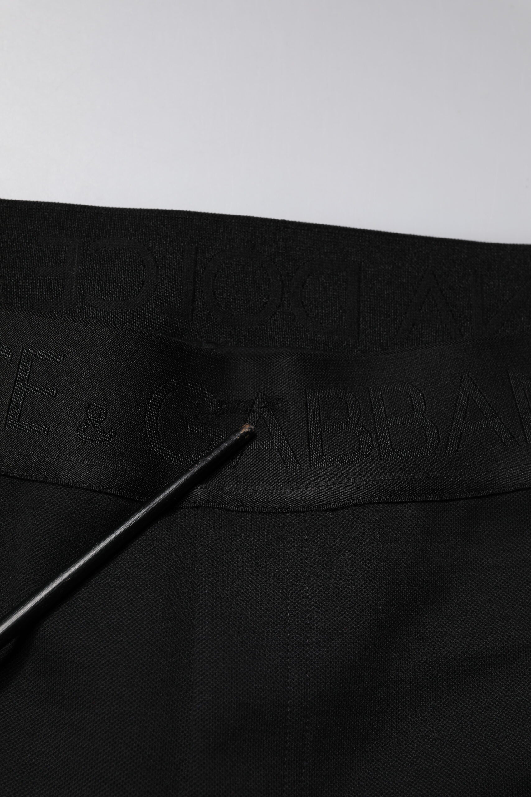 Pantalon de jogging noir en coton Dolce & Gabbana pour homme, sweatpants décontractés avec logo sur la jambe.