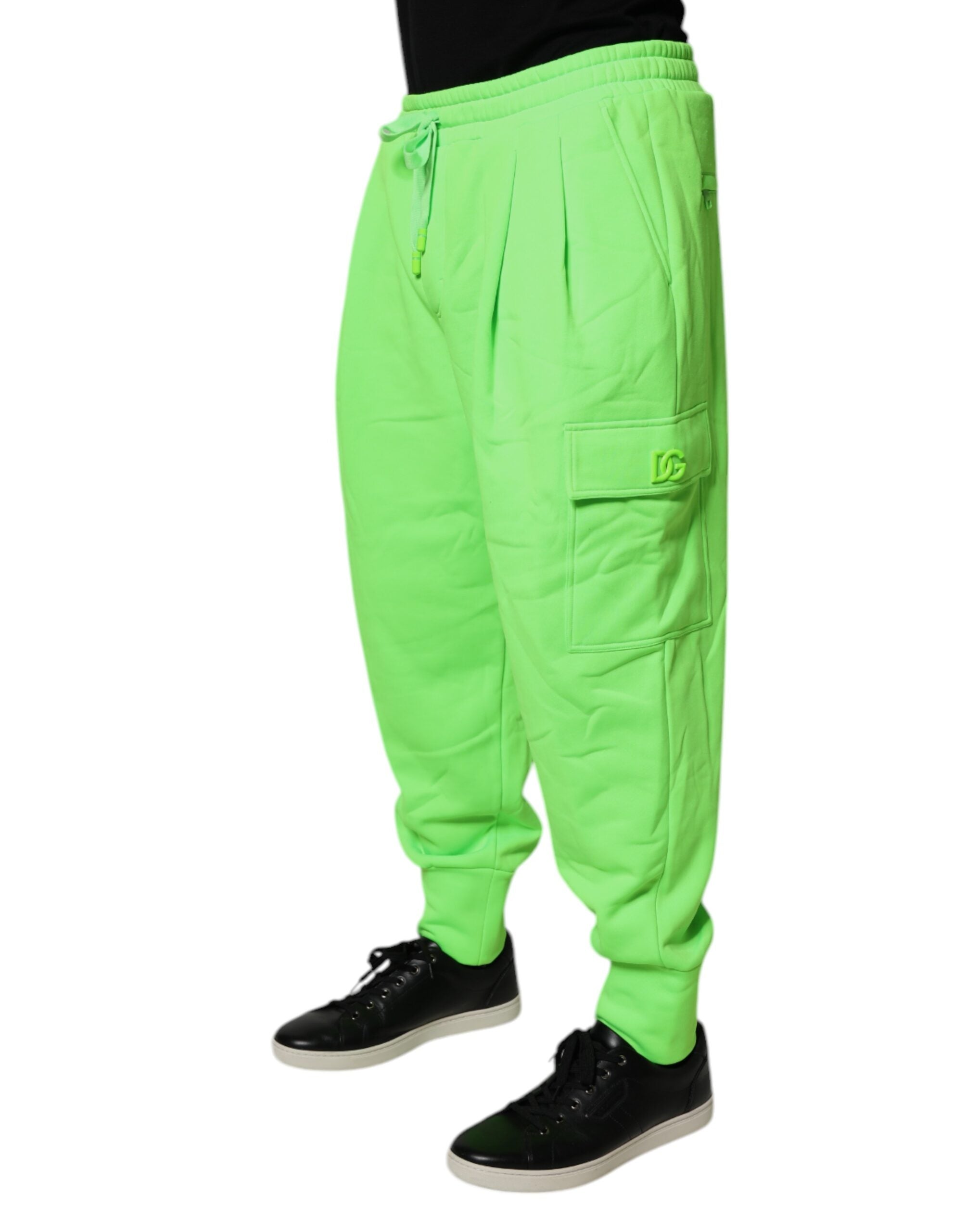 Pantalon cargo jogger pour homme Dolce & Gabbana en vert néon, style décontracté avec poches et couture moderne.