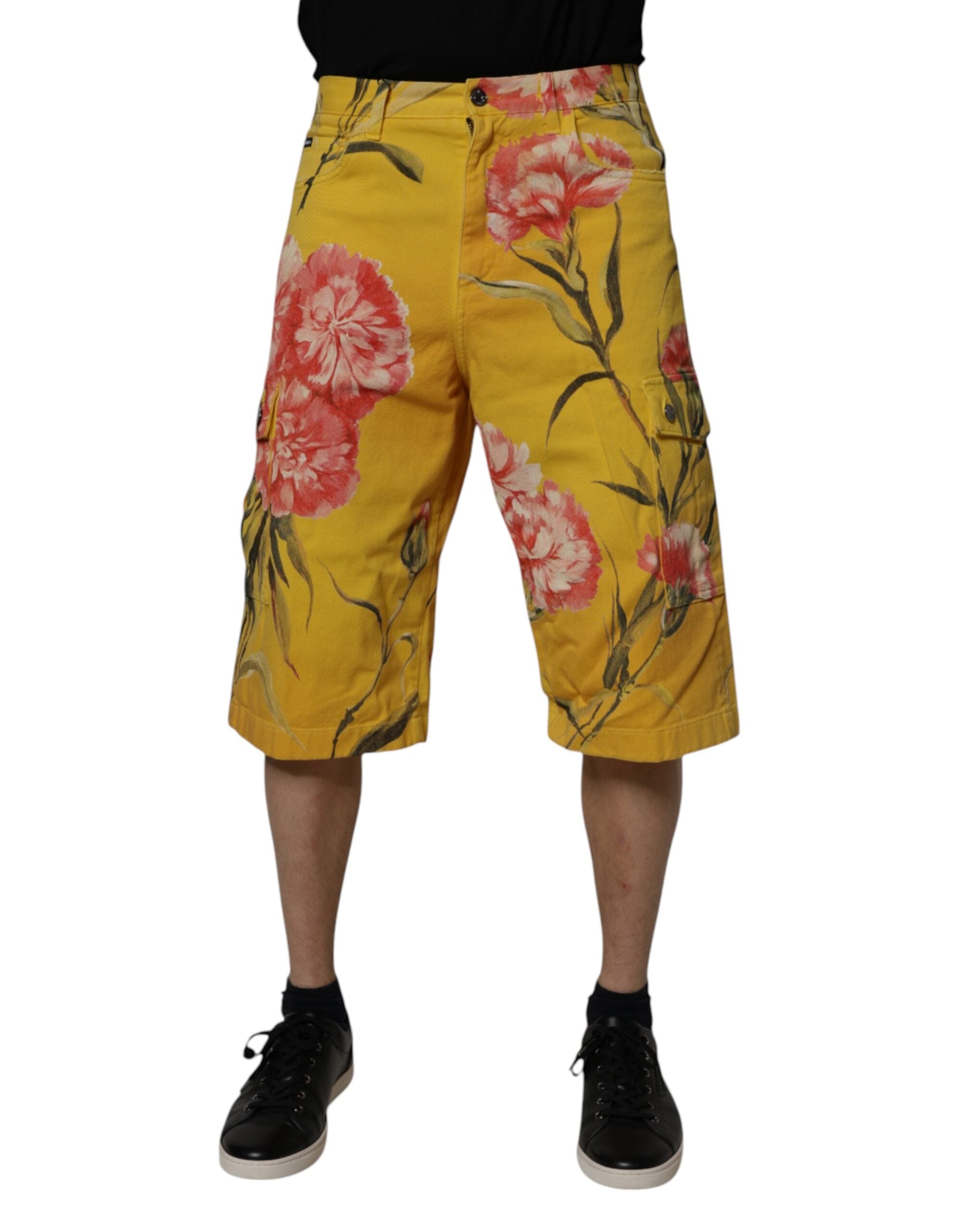 Shorts bermuda en denim jaune avec motifs floraux pour homme de Dolce & Gabbana, style cargo et décontracté.