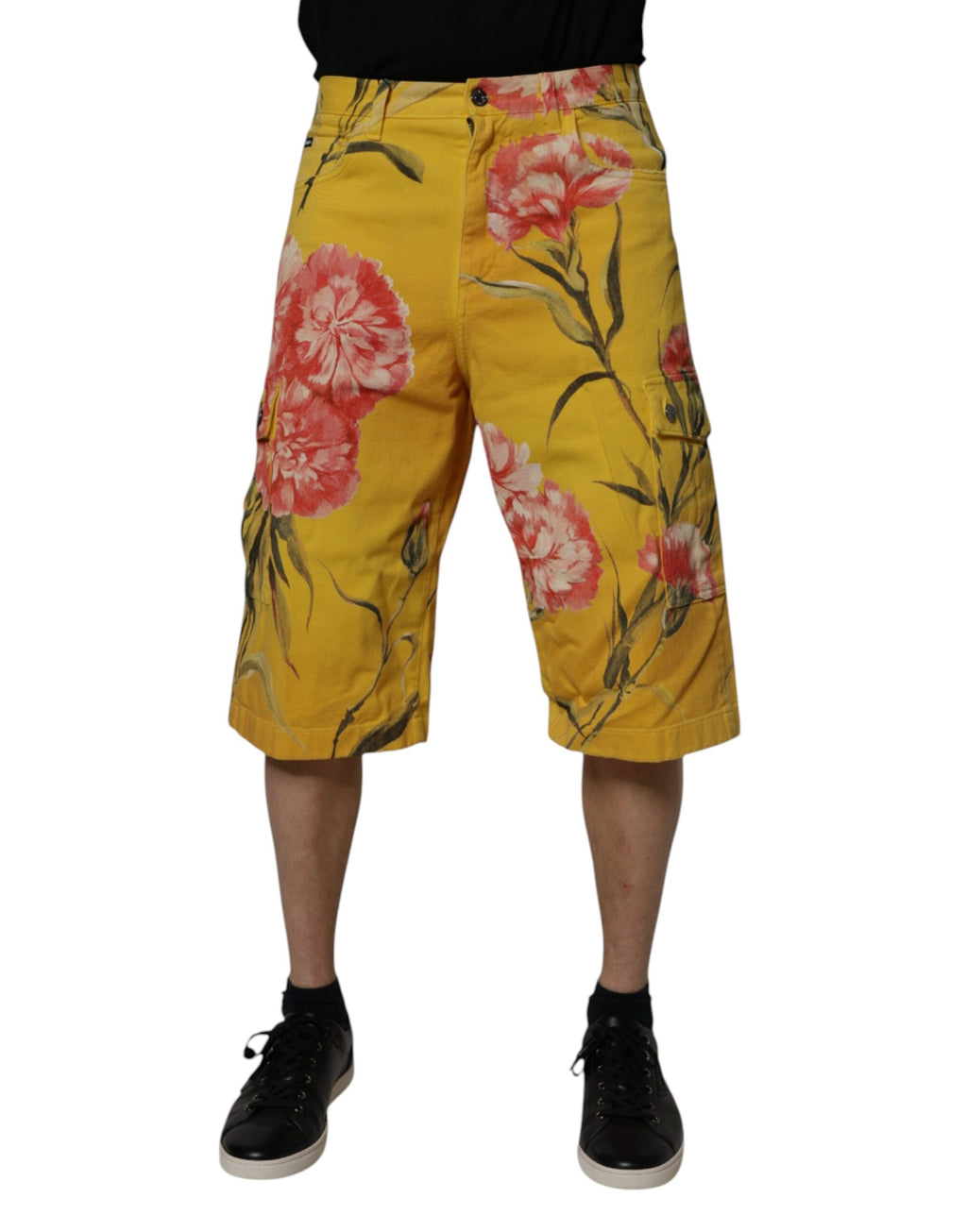 Shorts bermuda en denim jaune à fleurs pour homme de Dolce & Gabbana, avec poches cargo, style décontracté et tendance.