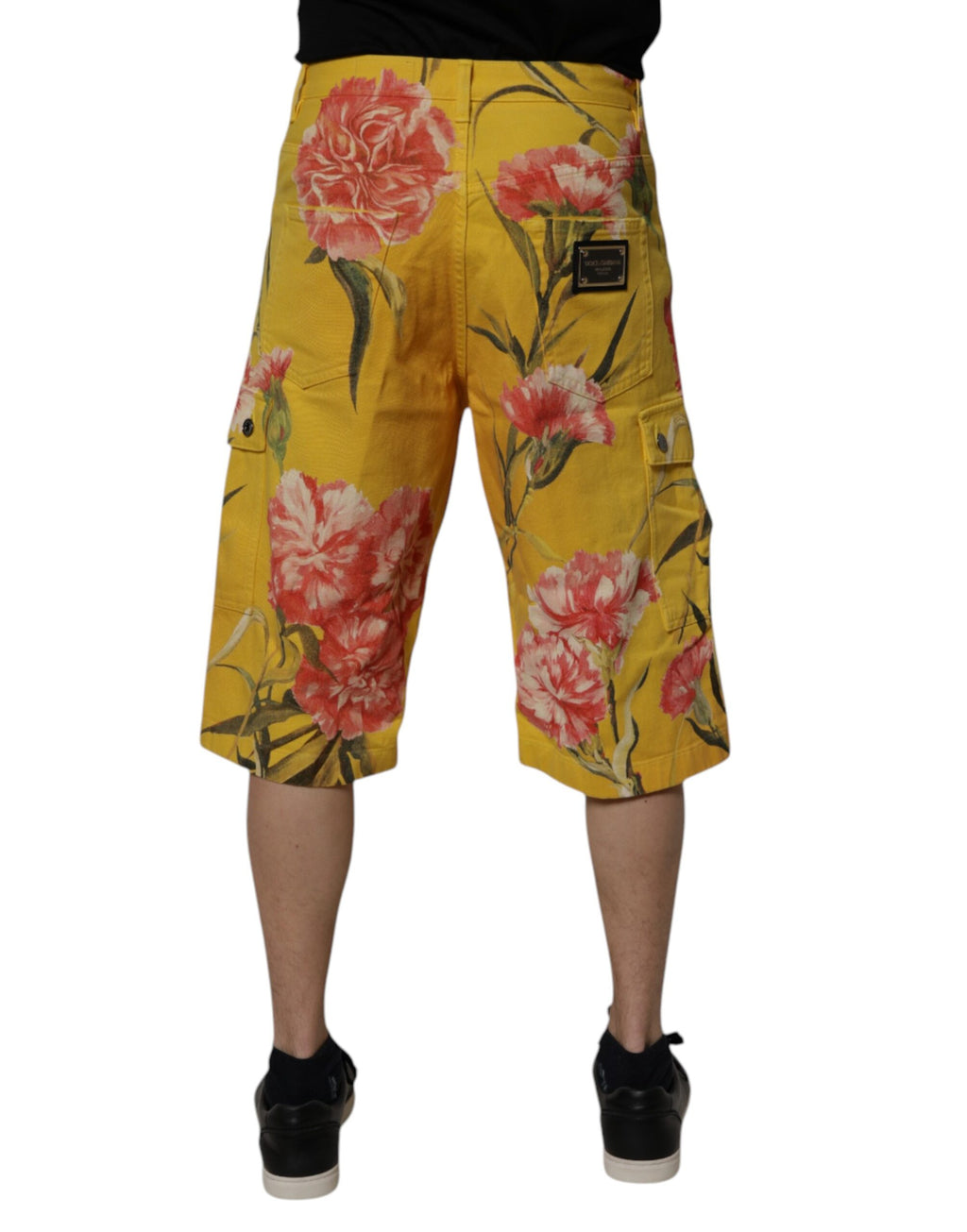Shorts bermuda en denim jaune à fleurs pour homme de Dolce et Gabbana, style cargo avec poches décontractées.