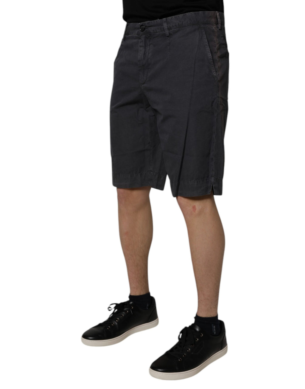 Shorts bermuda homme en coton gris foncé de Dolce & Gabbana, mi-hauteur, style décontracté et élégant.