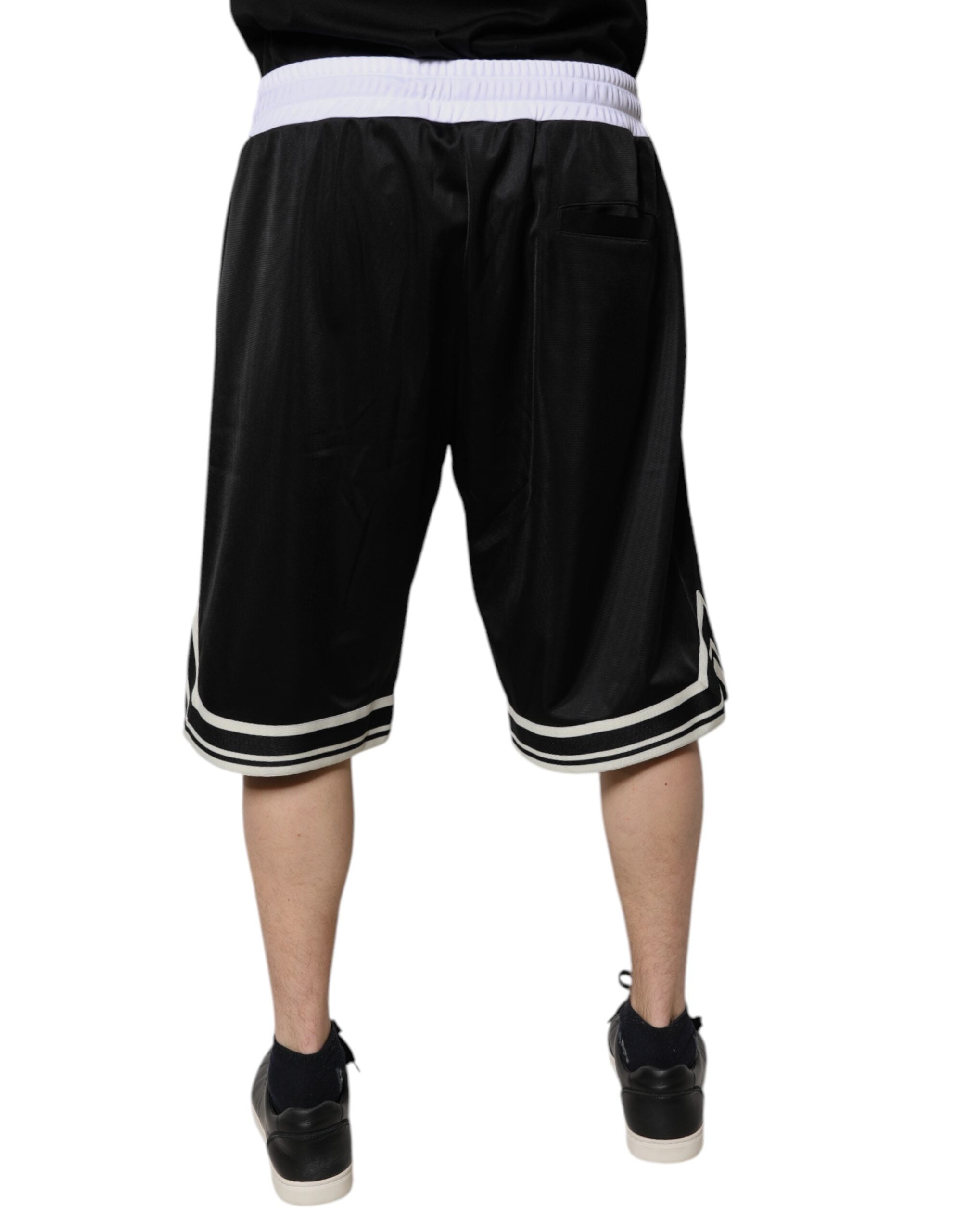 Shorts bermuda pour hommes Dolce & Gabbana en noir et blanc, sweatshorts décontractés et stylés, vue de face.