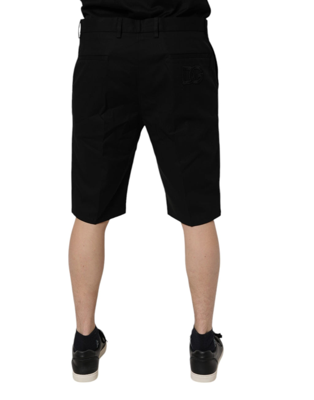 Shorts bermuda en coton noir Dolce & Gabbana, taille mi-haute, coupe stretch, visible détails du tissu et style élégant.